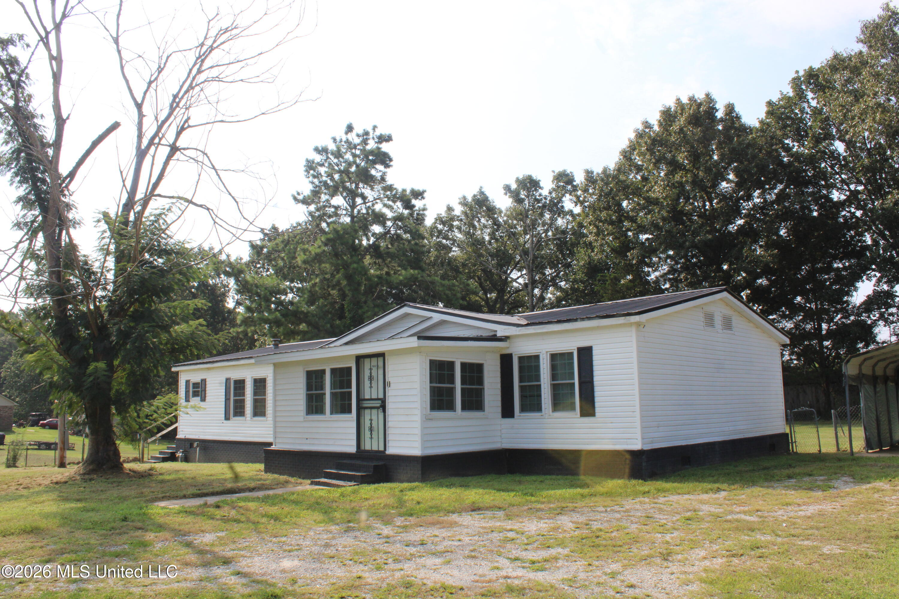 1660 Candy Owens Road Property Photo 2