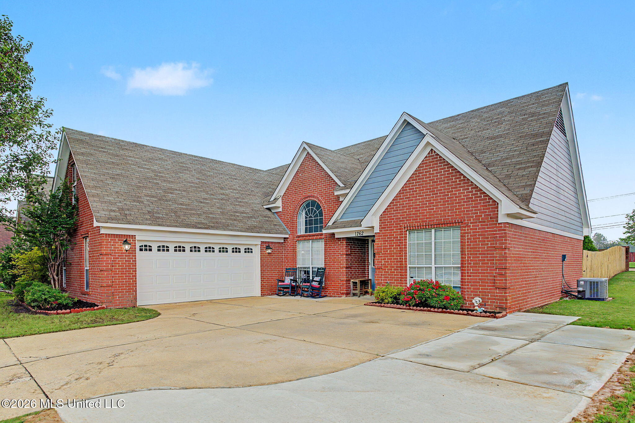 1262 Greenwich Drive Property Photo 4