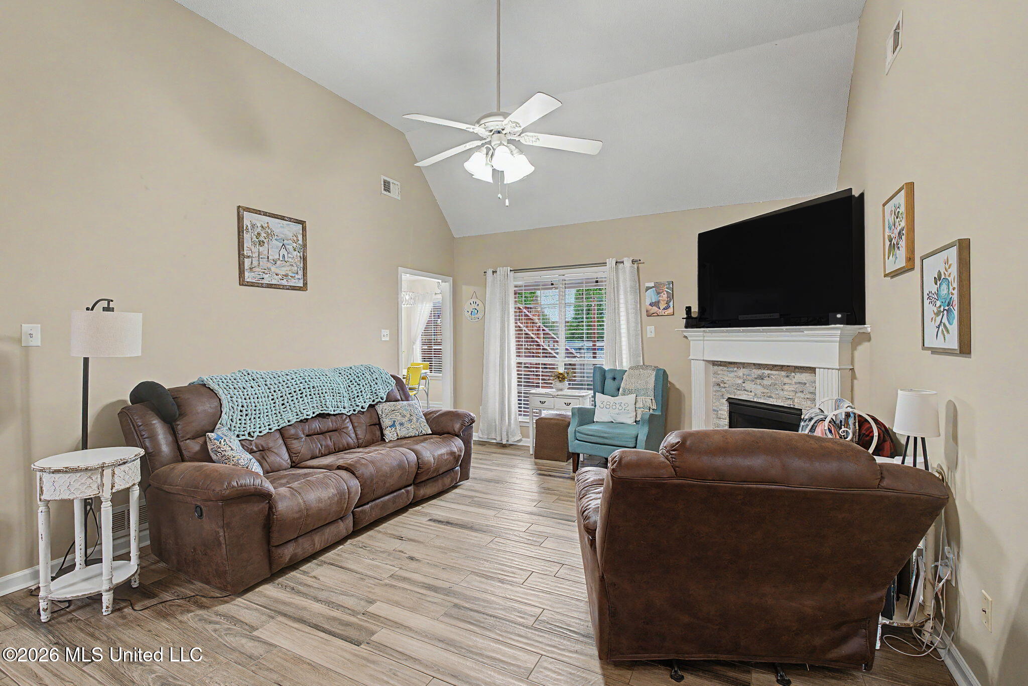 1262 Greenwich Drive Property Photo 6