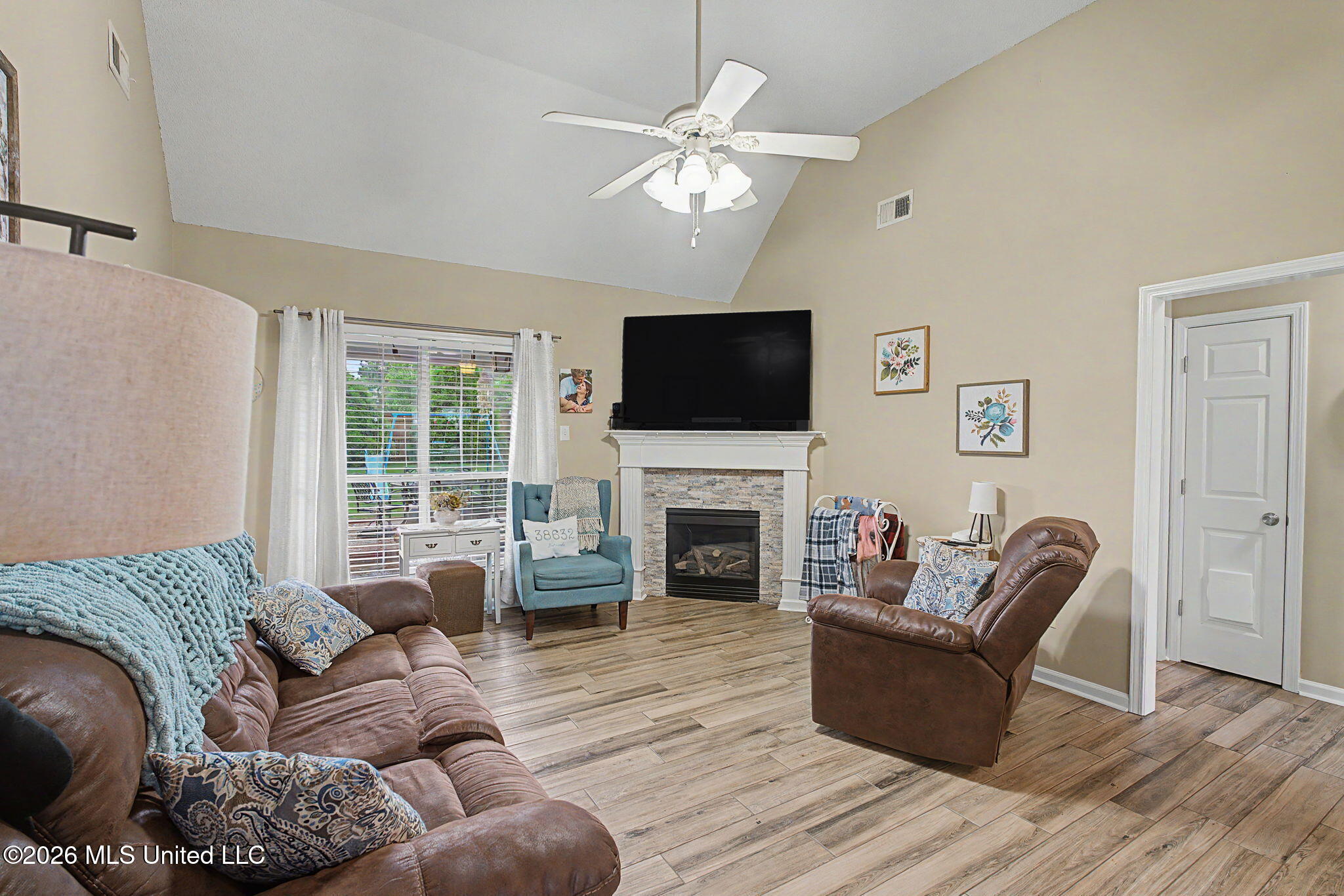 1262 Greenwich Drive Property Photo 7