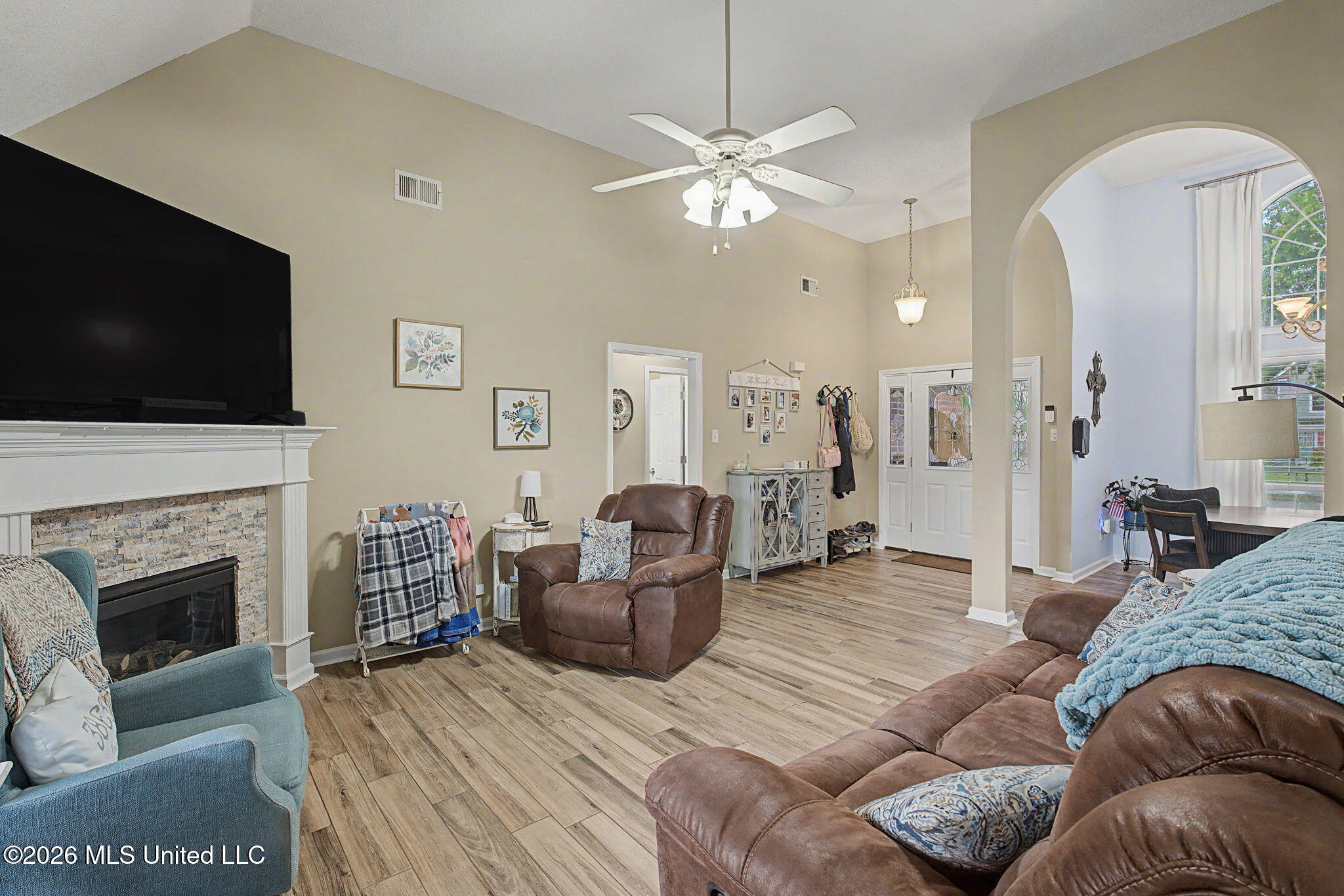 1262 Greenwich Drive Property Photo 8