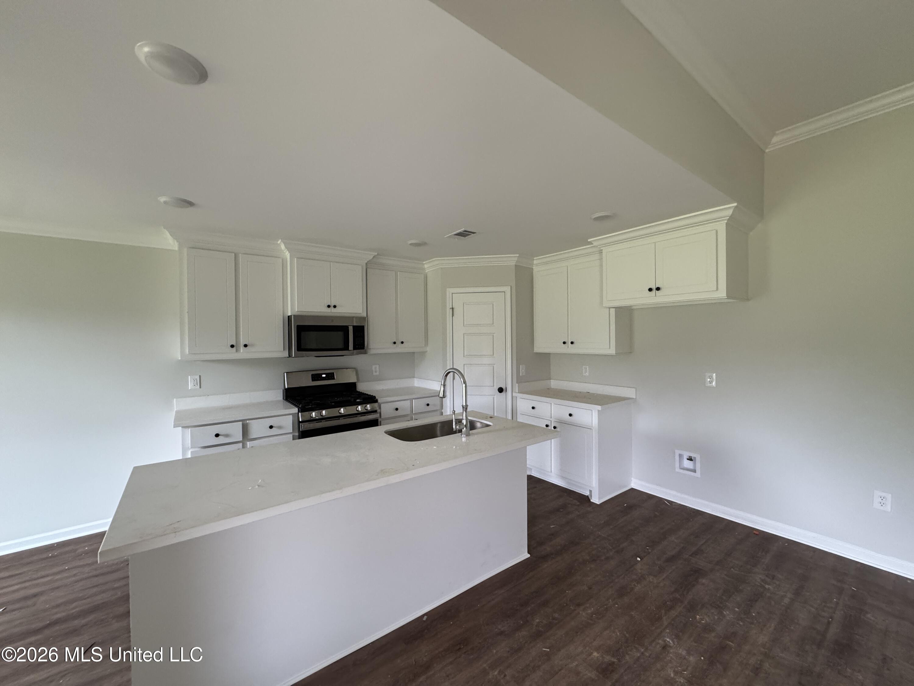 523 Stone Brook Place Property Photo 3