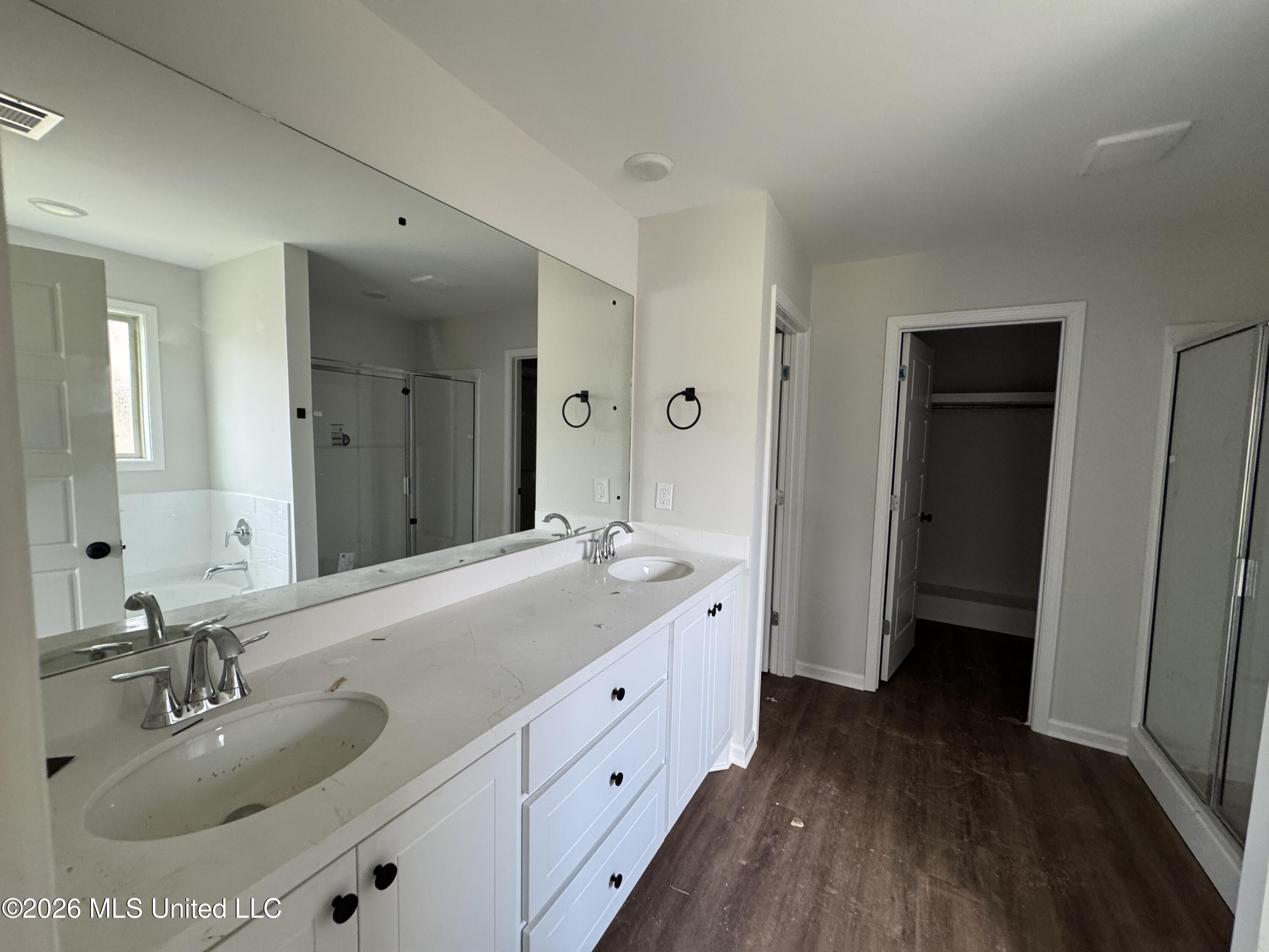 523 Stone Brook Place Property Photo 4