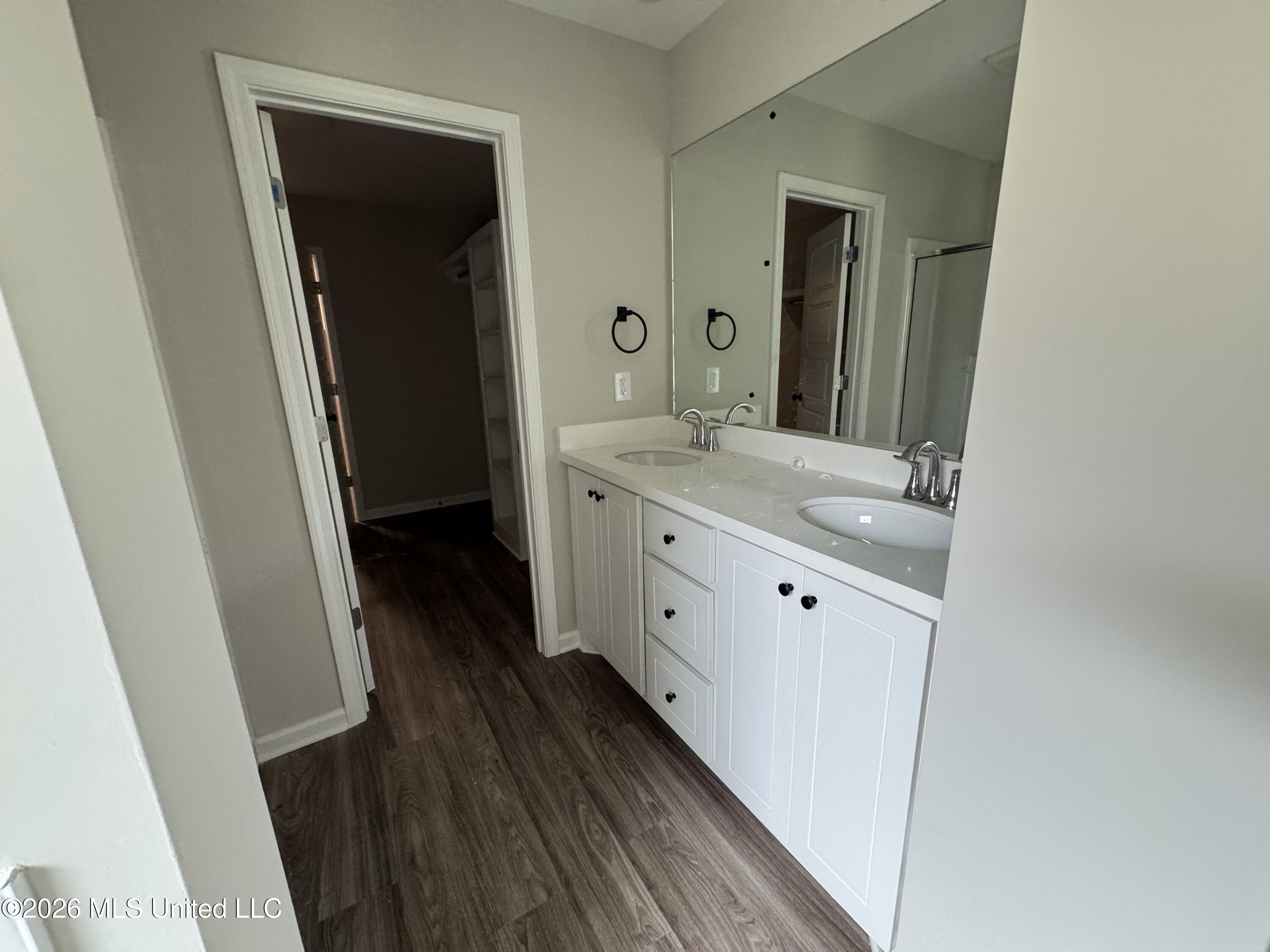525 Stone Brook Place Property Photo 4