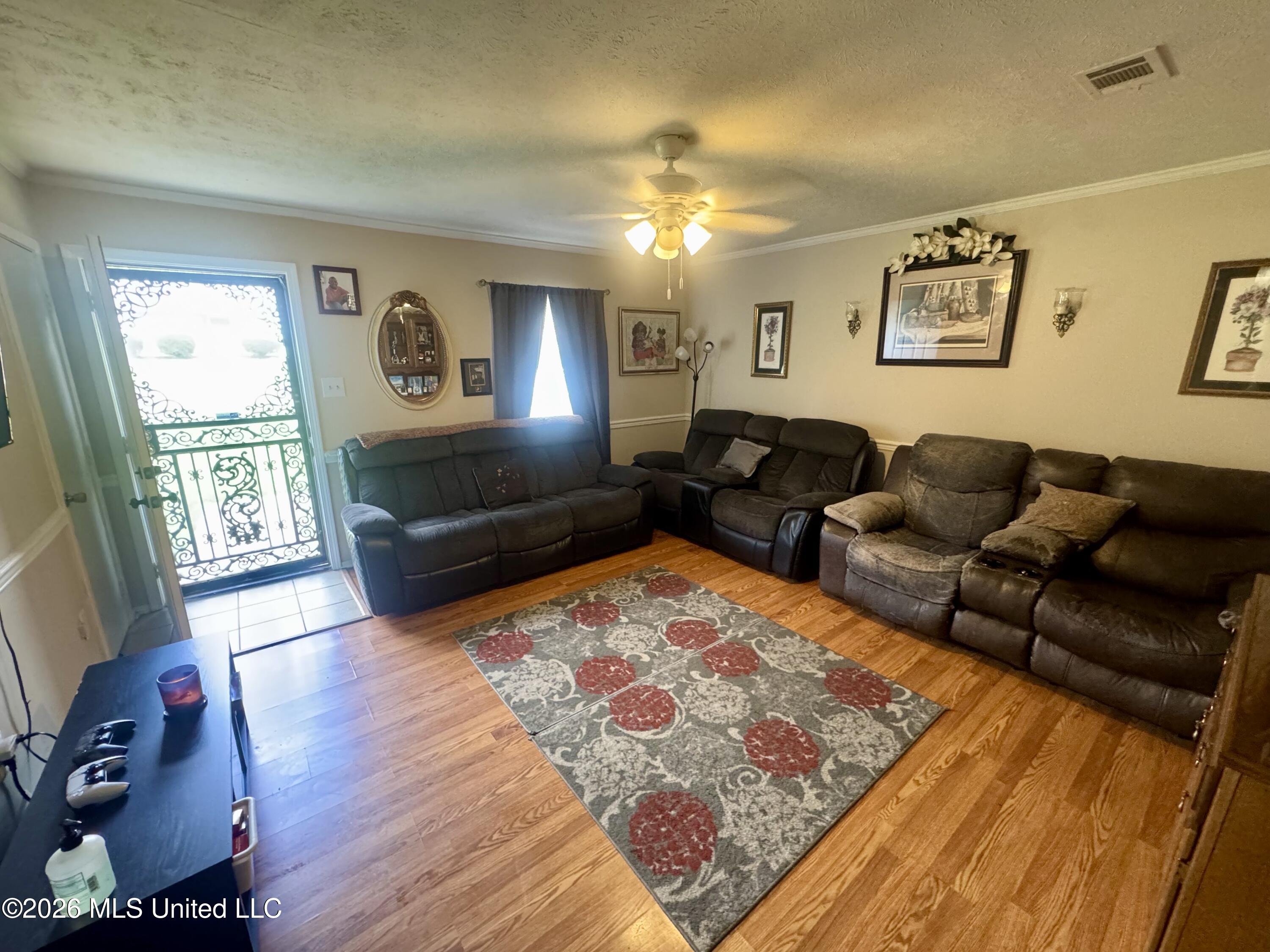 3927 Lost Lake Circle Property Photo 5