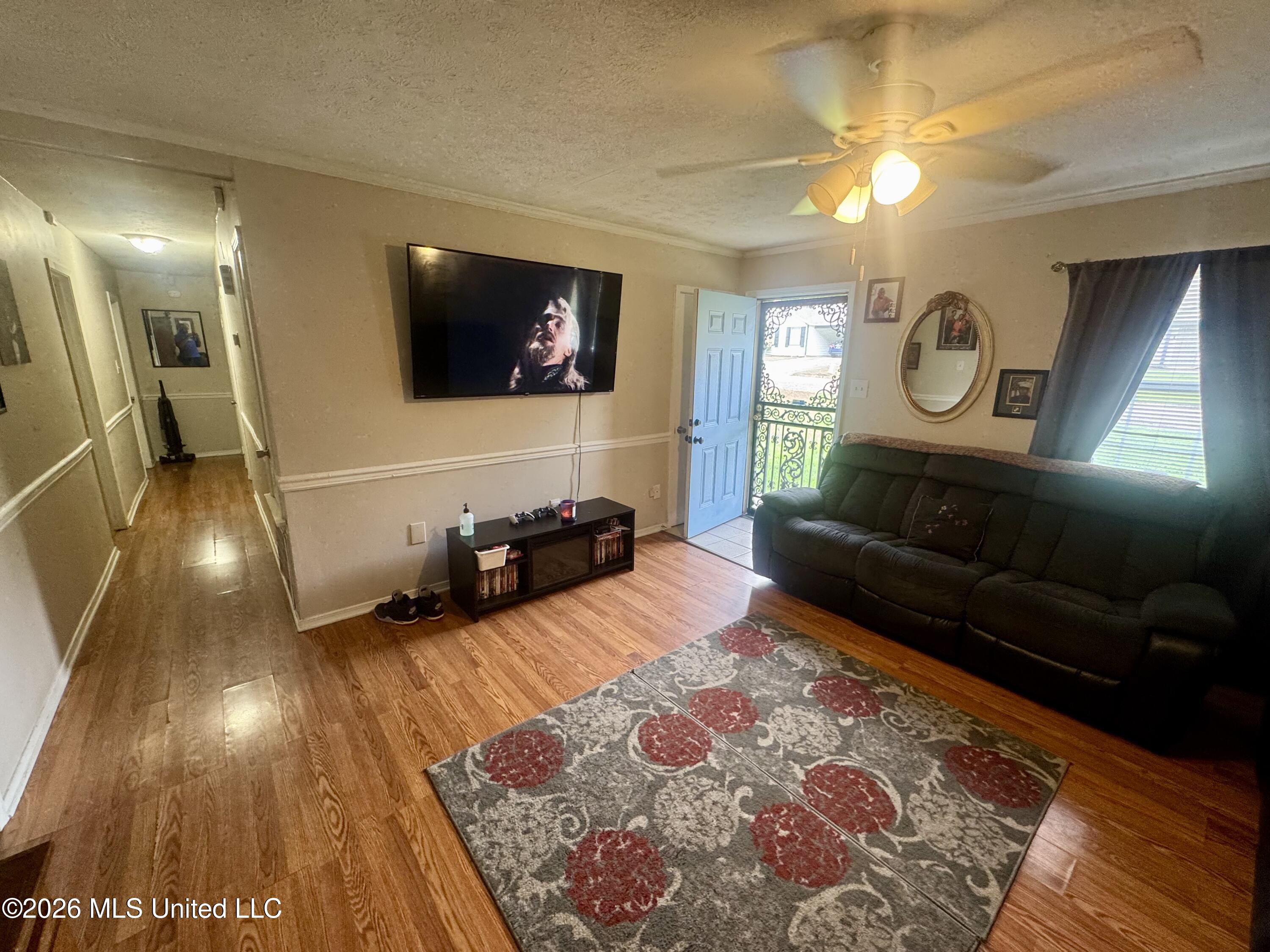 3927 Lost Lake Circle Property Photo 6
