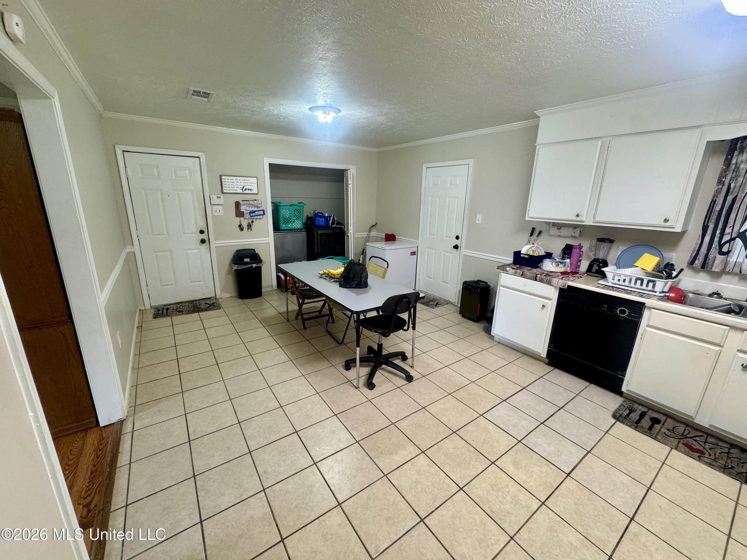3927 Lost Lake Circle Property Photo 9
