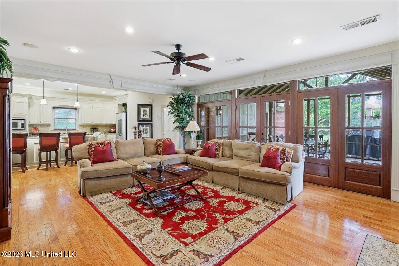 301 Feather Glen Property Photo 7
