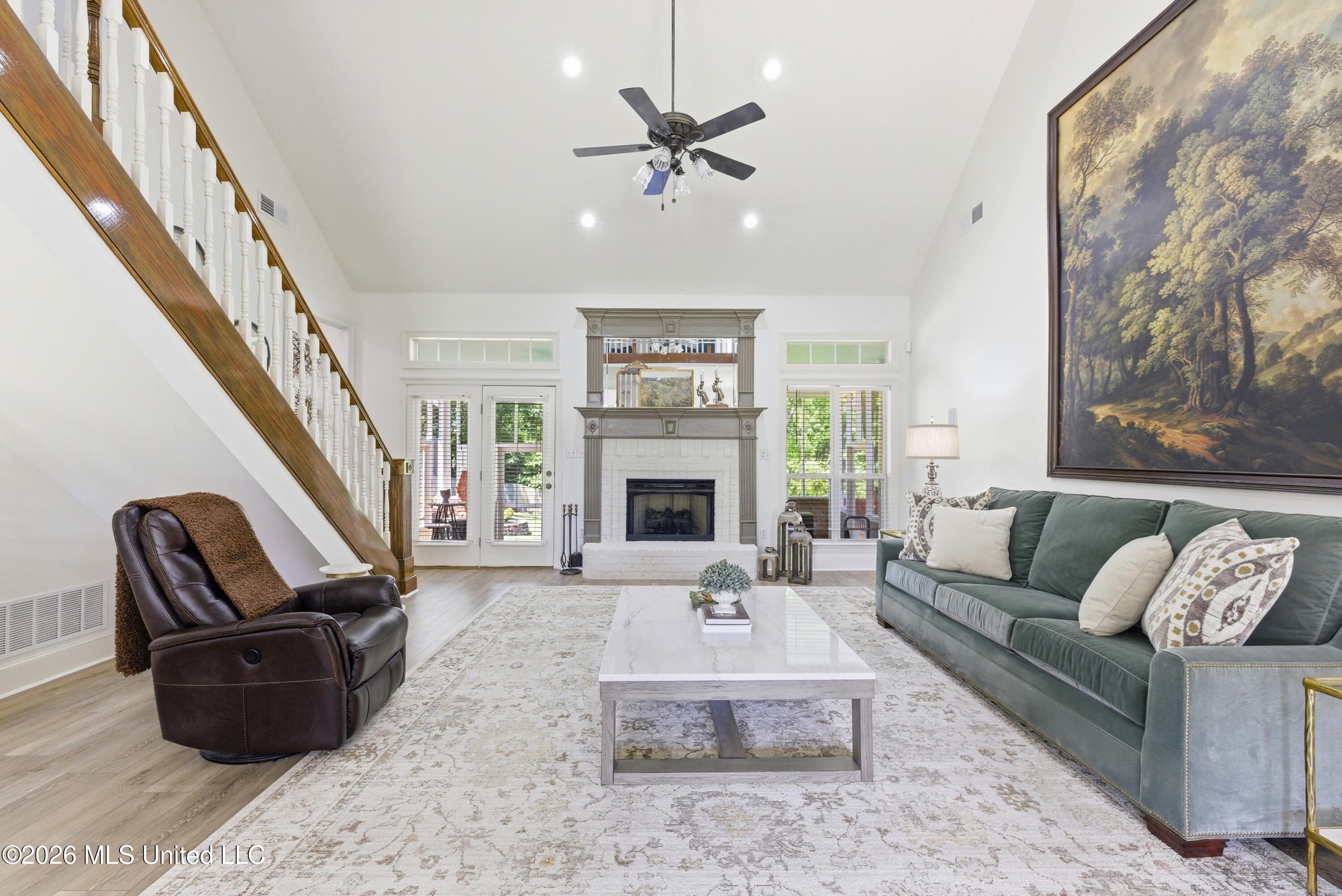 2582 Dickens Place Drive Property Photo 4