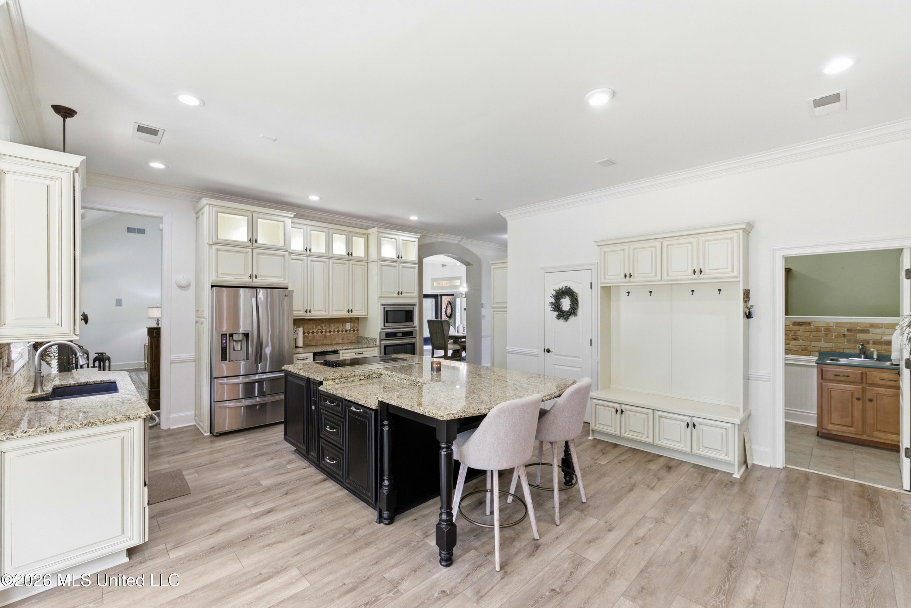 2582 Dickens Place Drive Property Photo 10