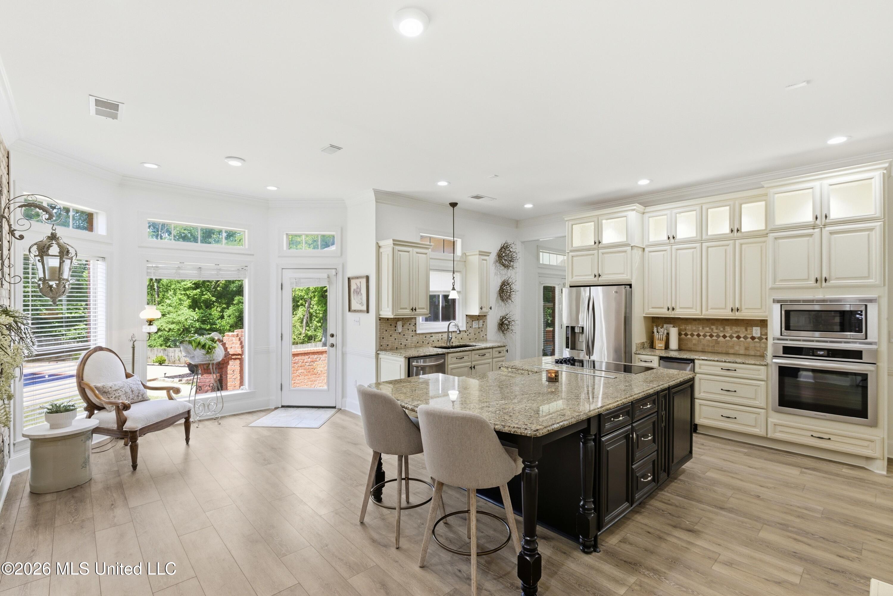 2582 Dickens Place Drive Property Photo 14