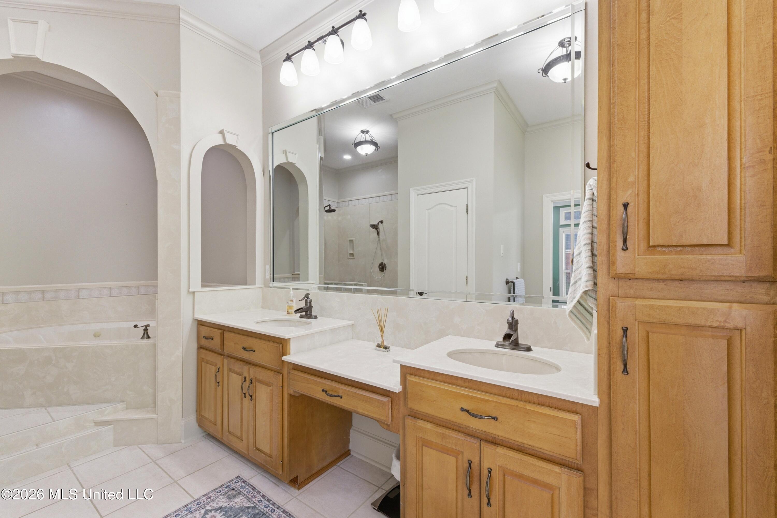 2582 Dickens Place Drive Property Photo 22
