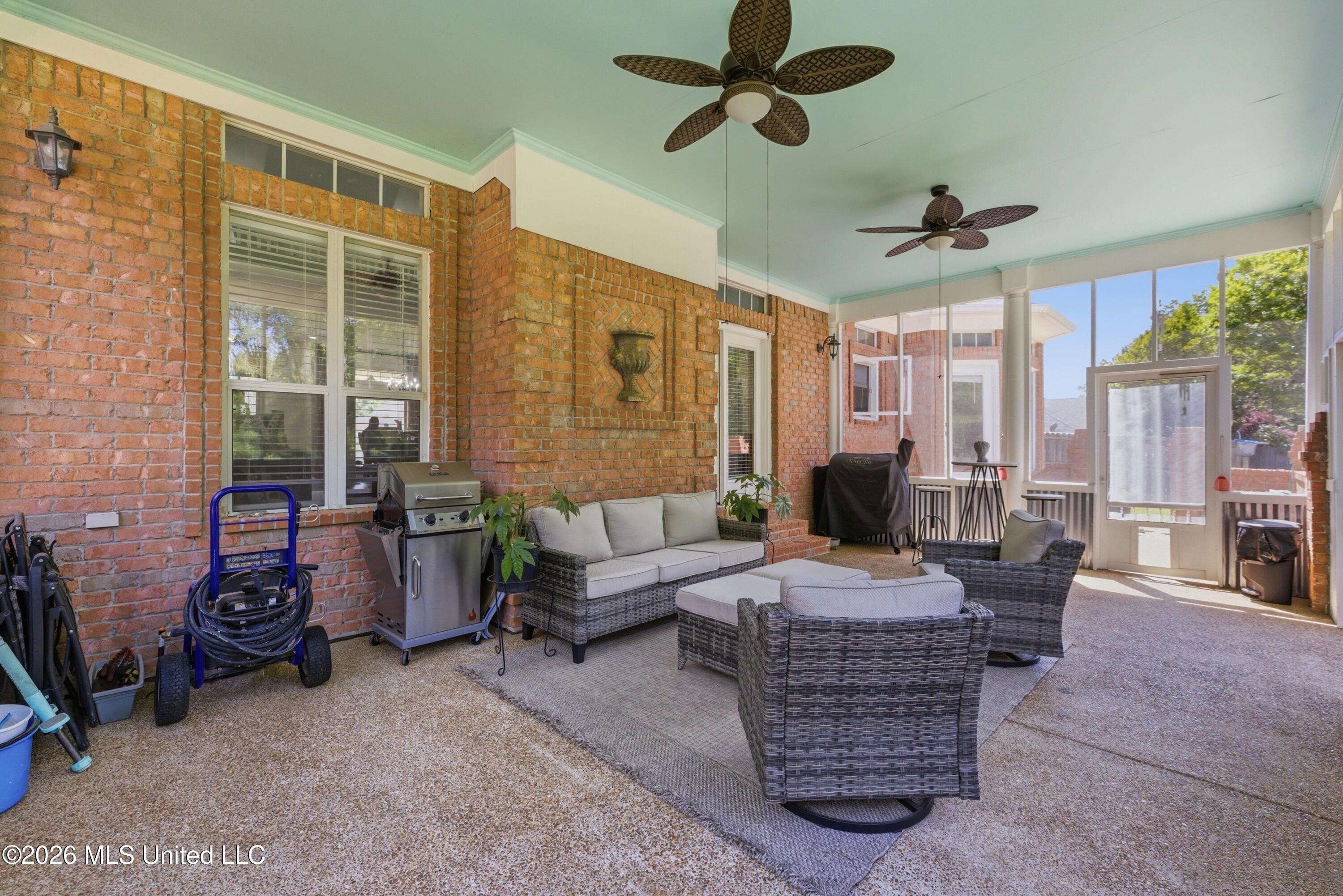 2582 Dickens Place Drive Property Photo 35