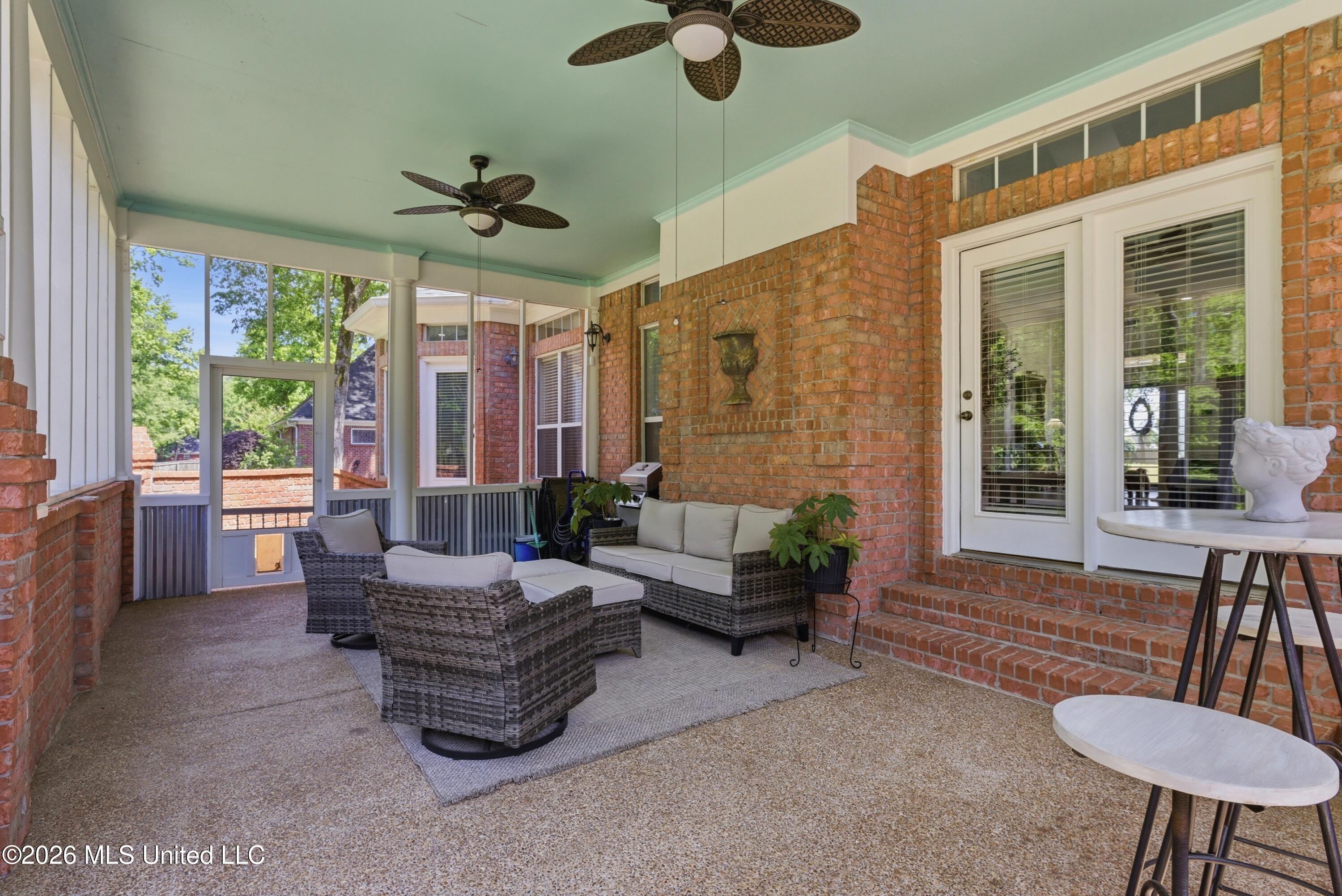 2582 Dickens Place Drive Property Photo 37