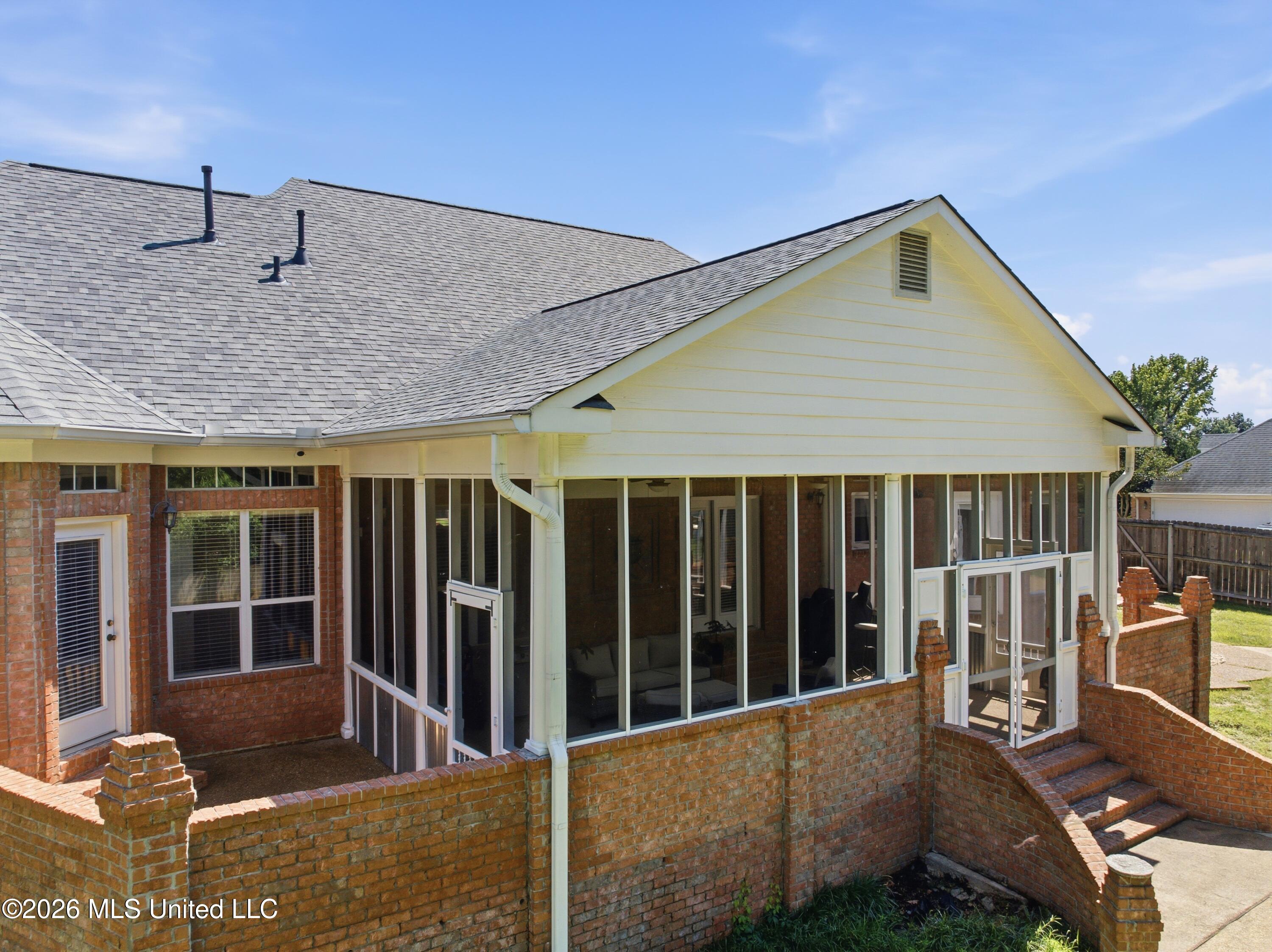 2582 Dickens Place Drive Property Photo 38