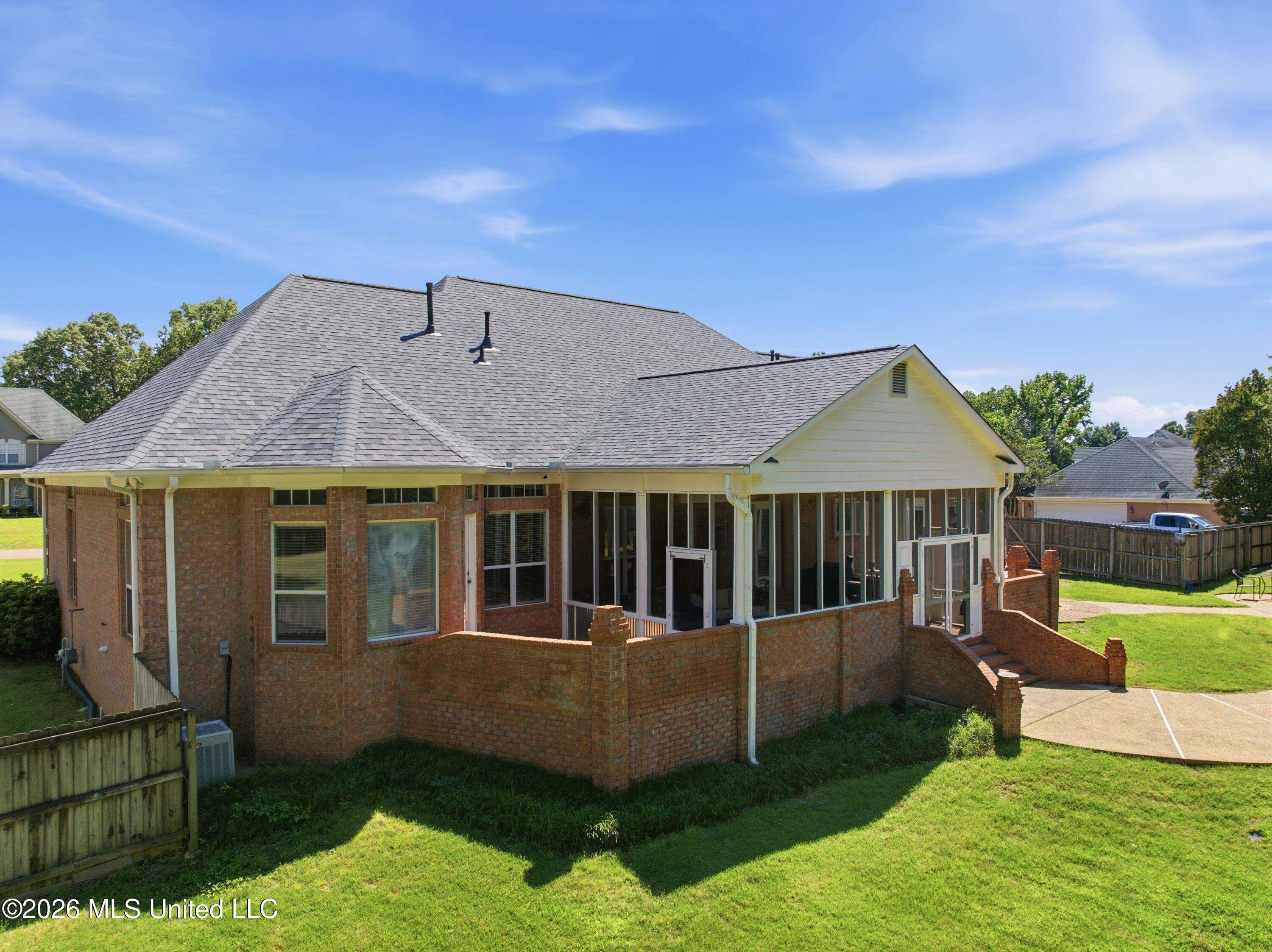 2582 Dickens Place Drive Property Photo 39