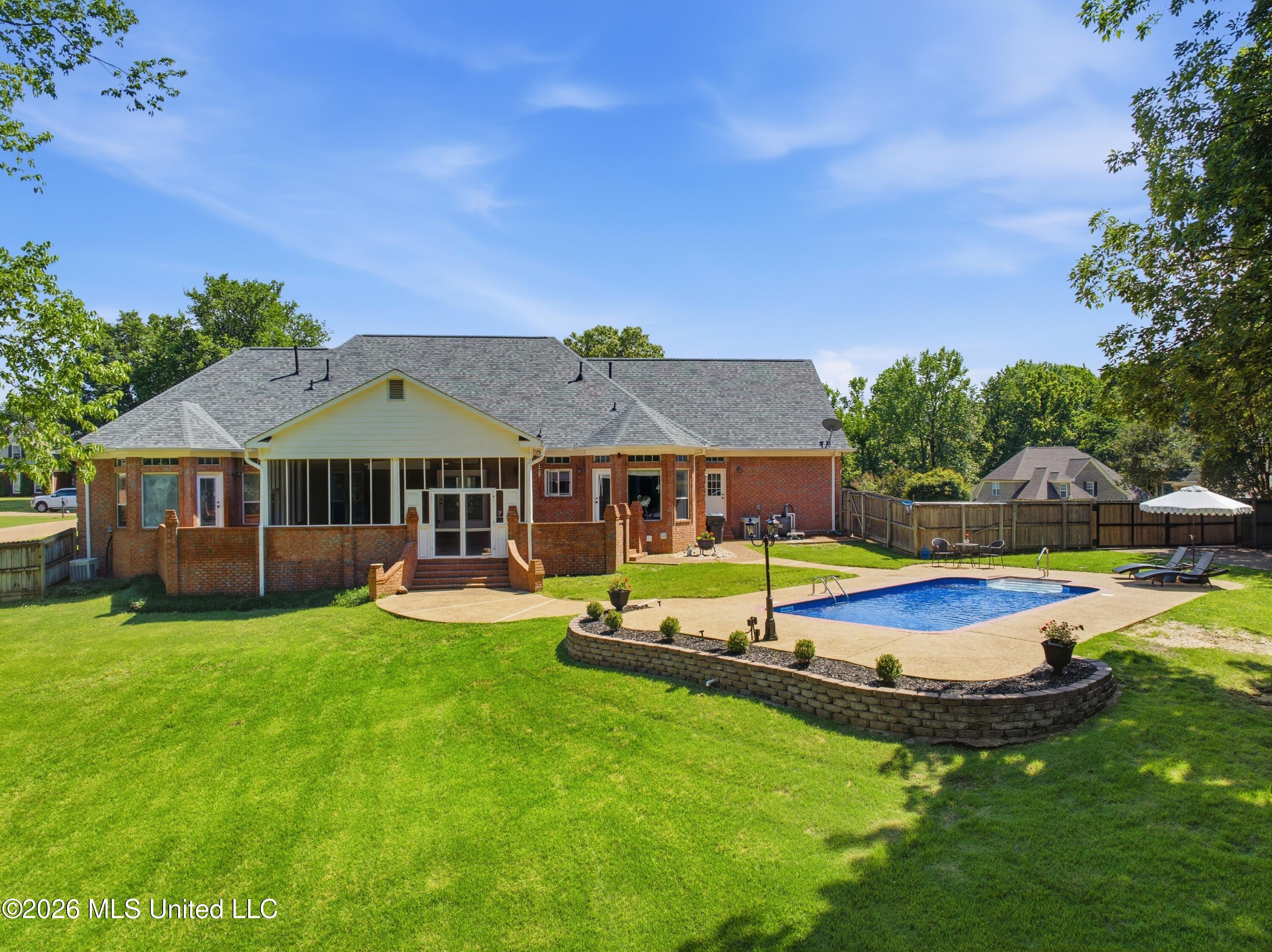 2582 Dickens Place Drive Property Photo 40