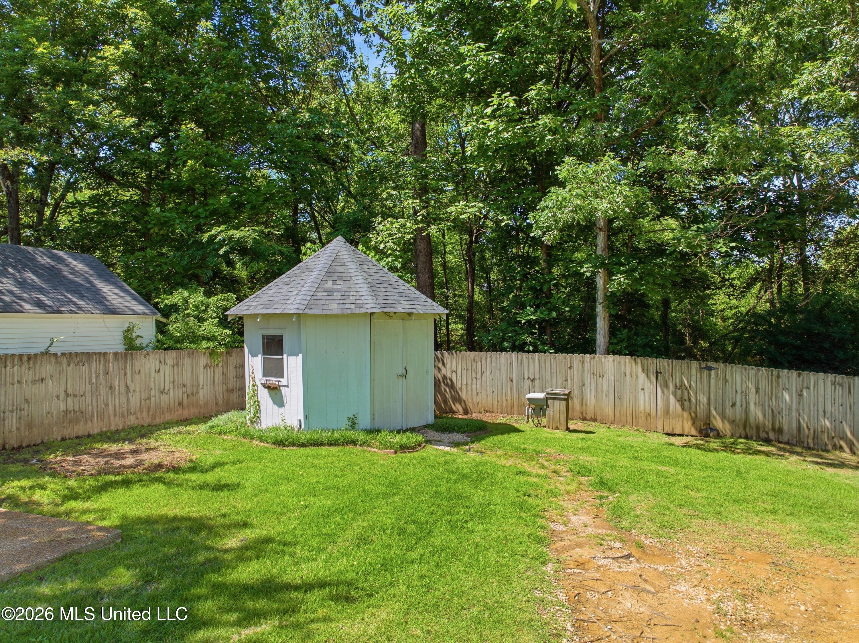 2582 Dickens Place Drive Property Photo 45