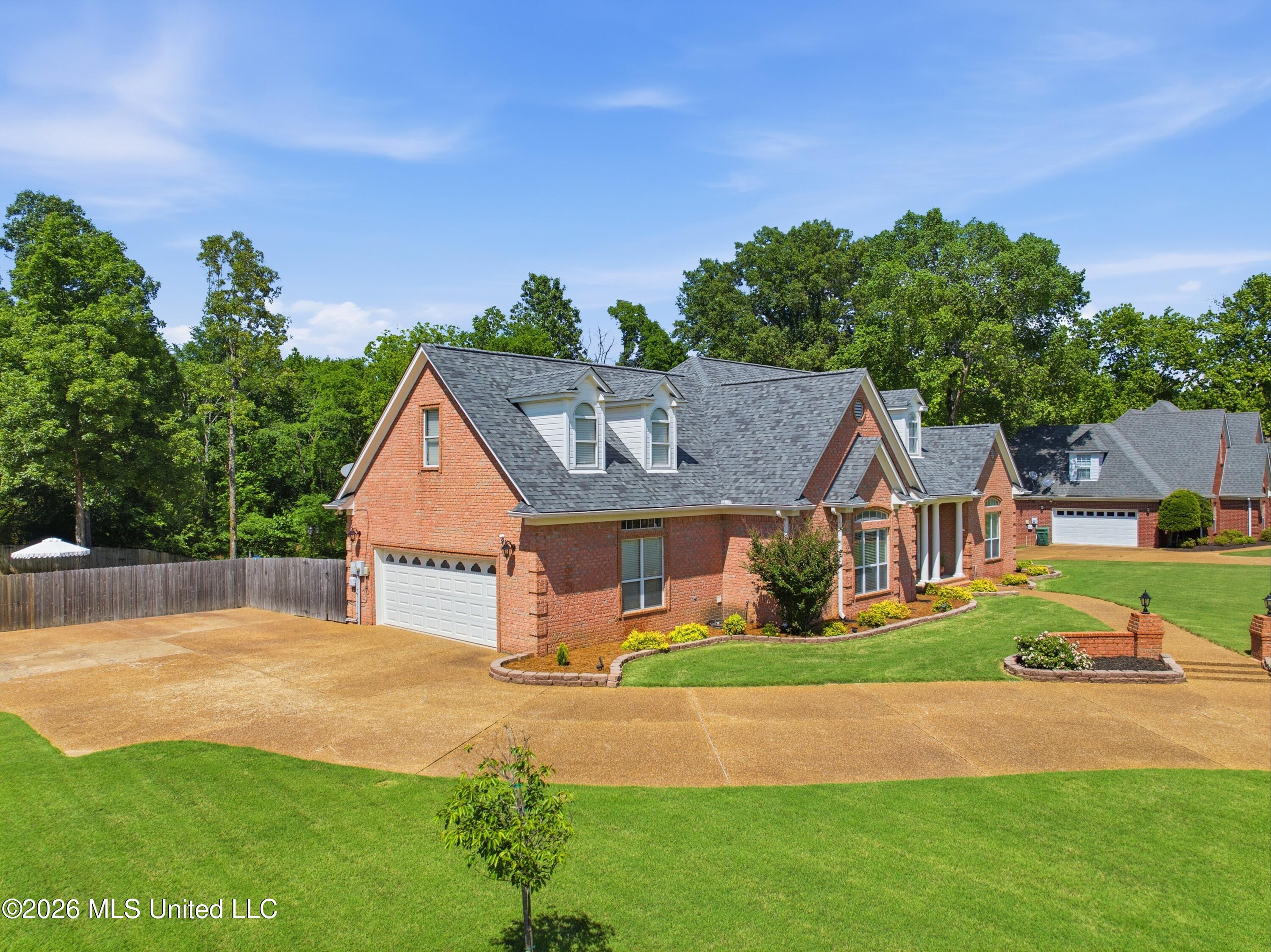 2582 Dickens Place Drive Property Photo 47