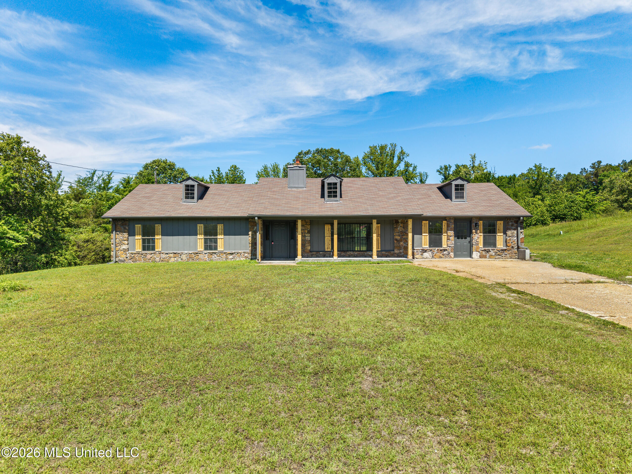 816 Chulahoma Road Property Photo 2