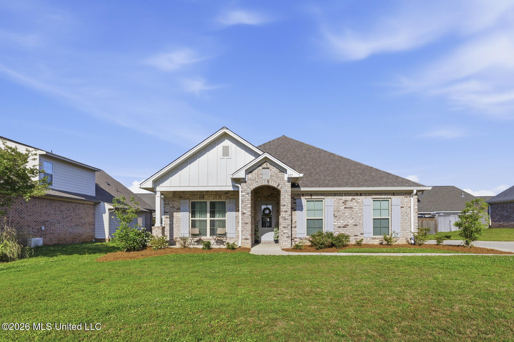 137 Sweetbriar Circle Property Photo 1
