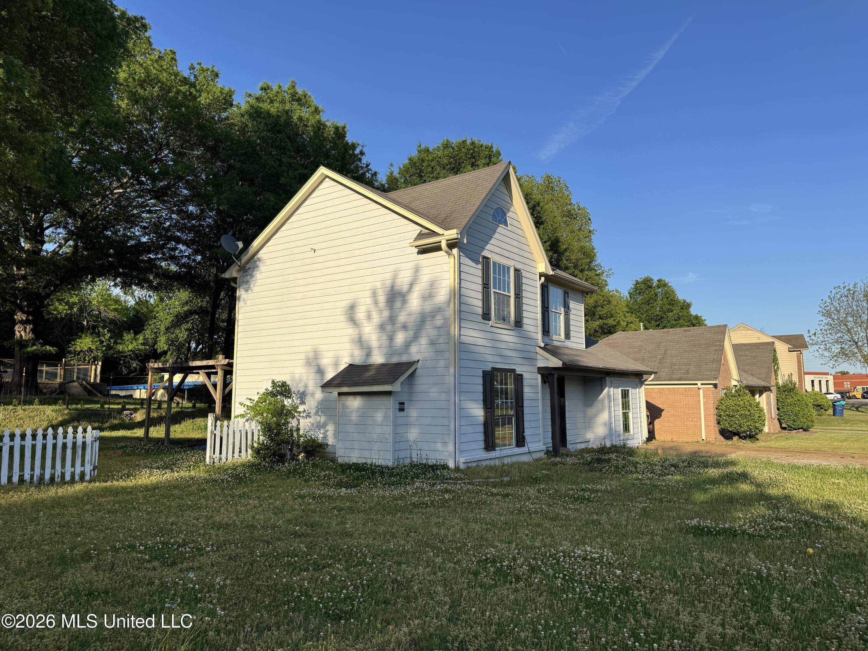 9284 Brooks Drive Property Photo 2