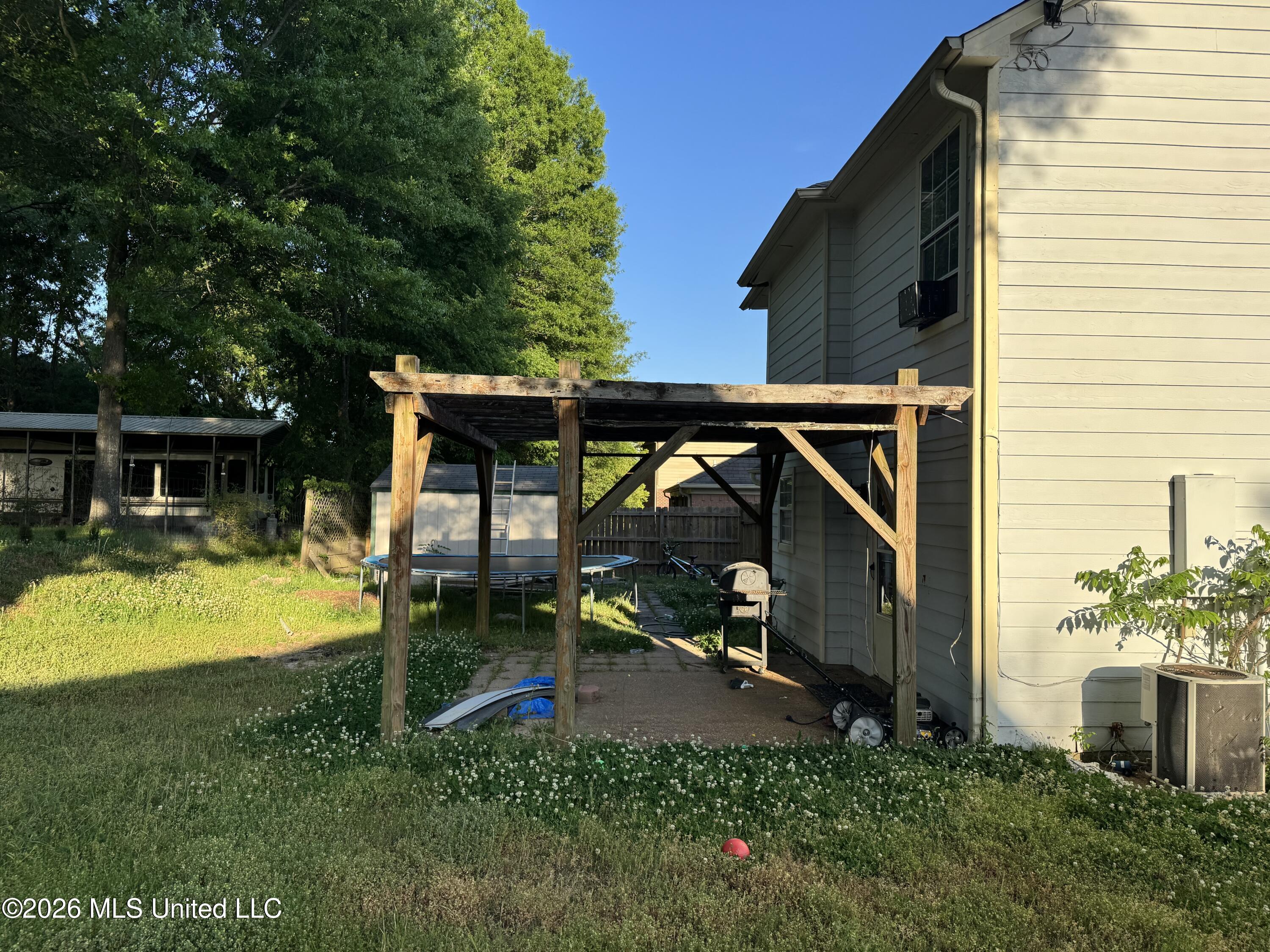 9284 Brooks Drive Property Photo 3