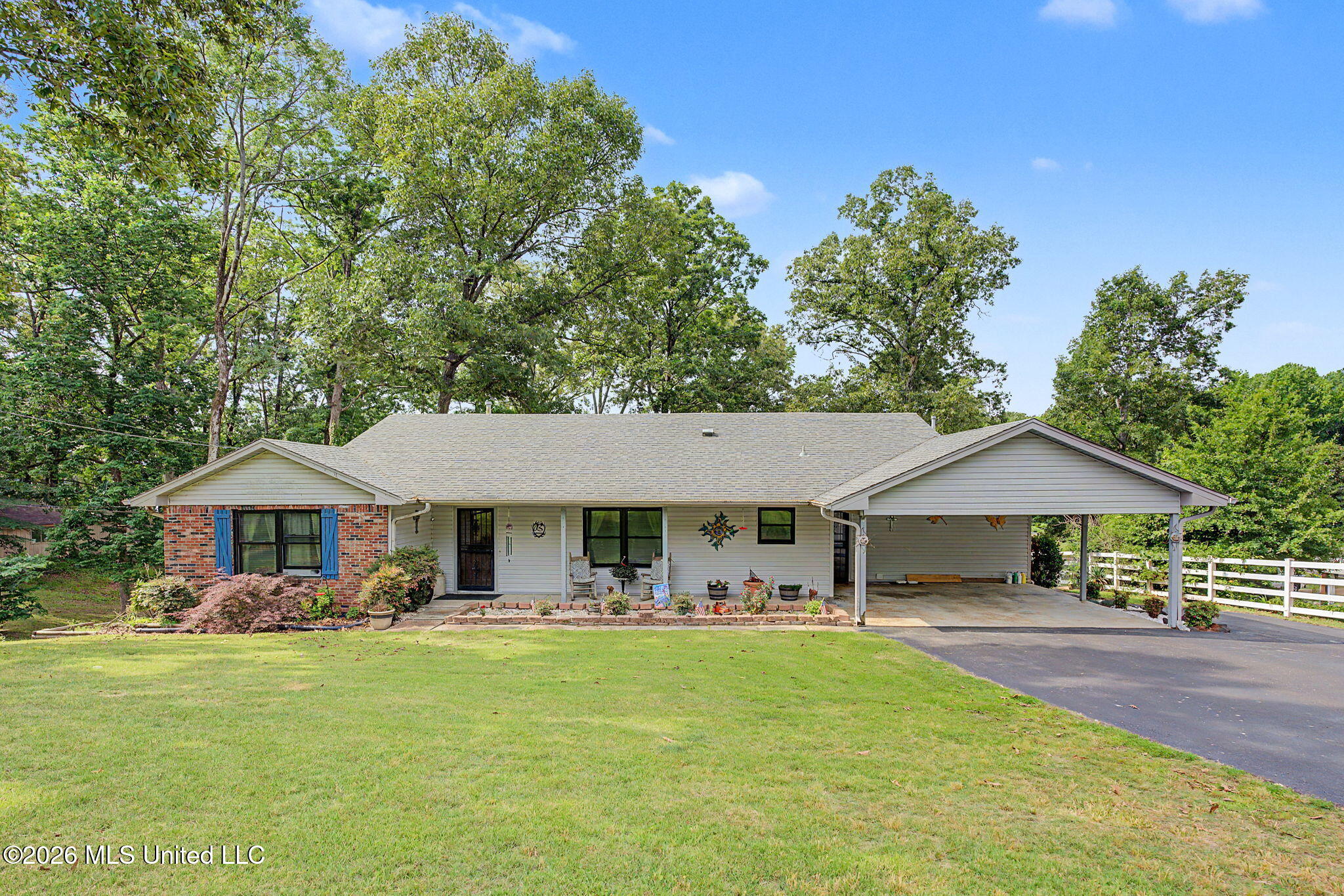 1463 Thunderbird Drive Property Photo 2