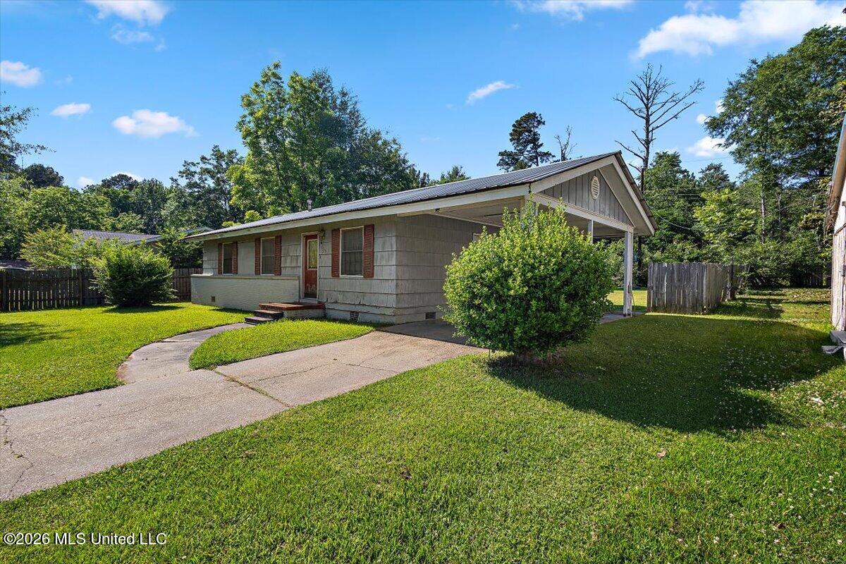 1015 Linden Drive Property Photo 2