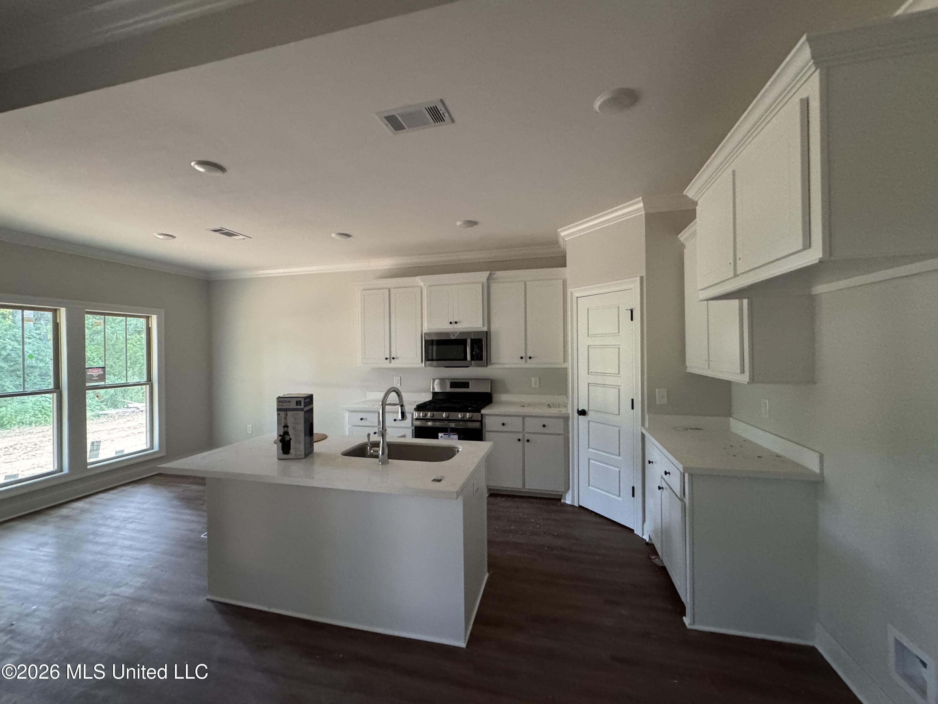 115 Hyde Park Drive Property Photo 8
