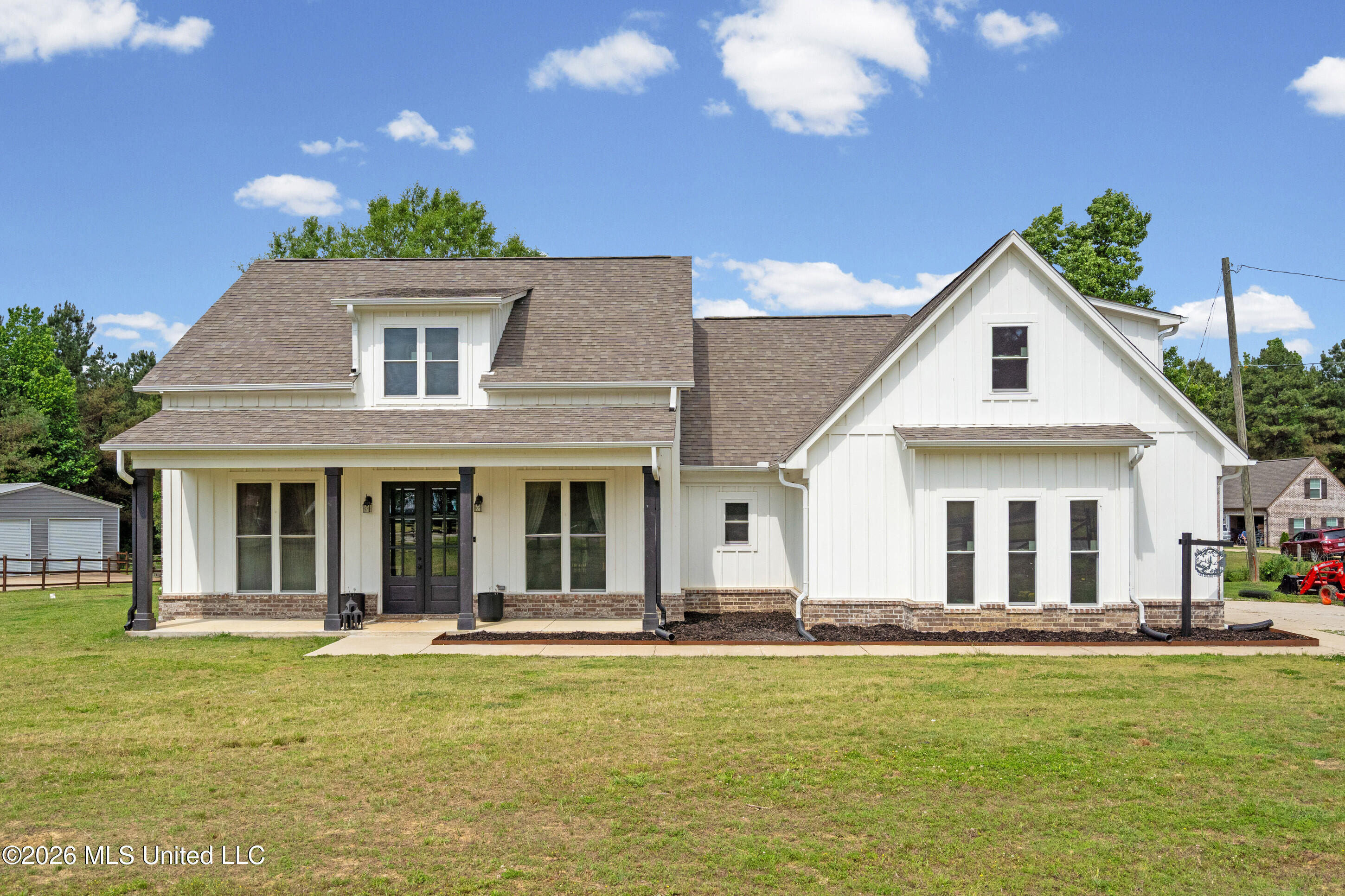 195 Southbrook Drive Property Photo 1