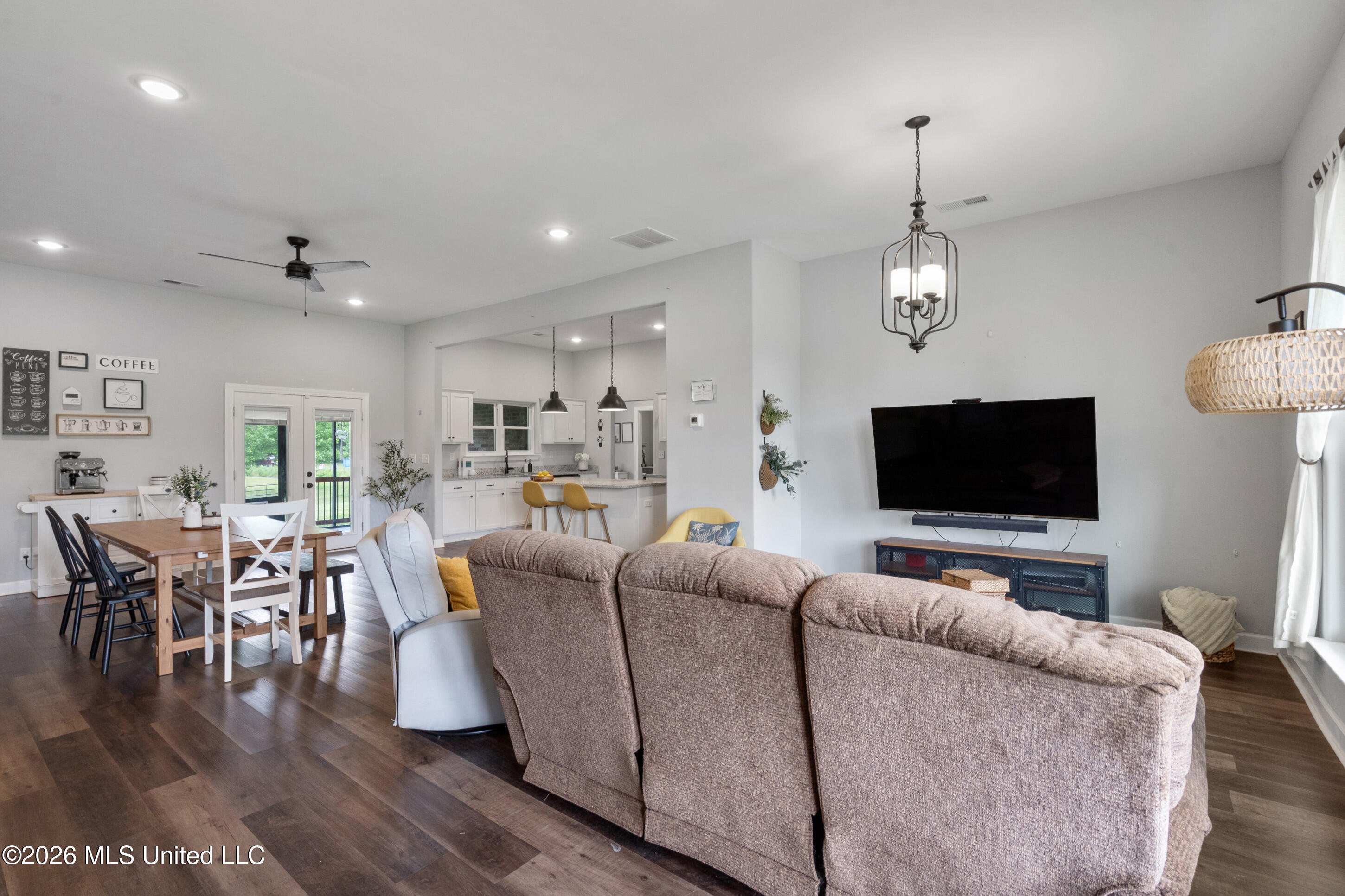 195 Southbrook Drive Property Photo 8