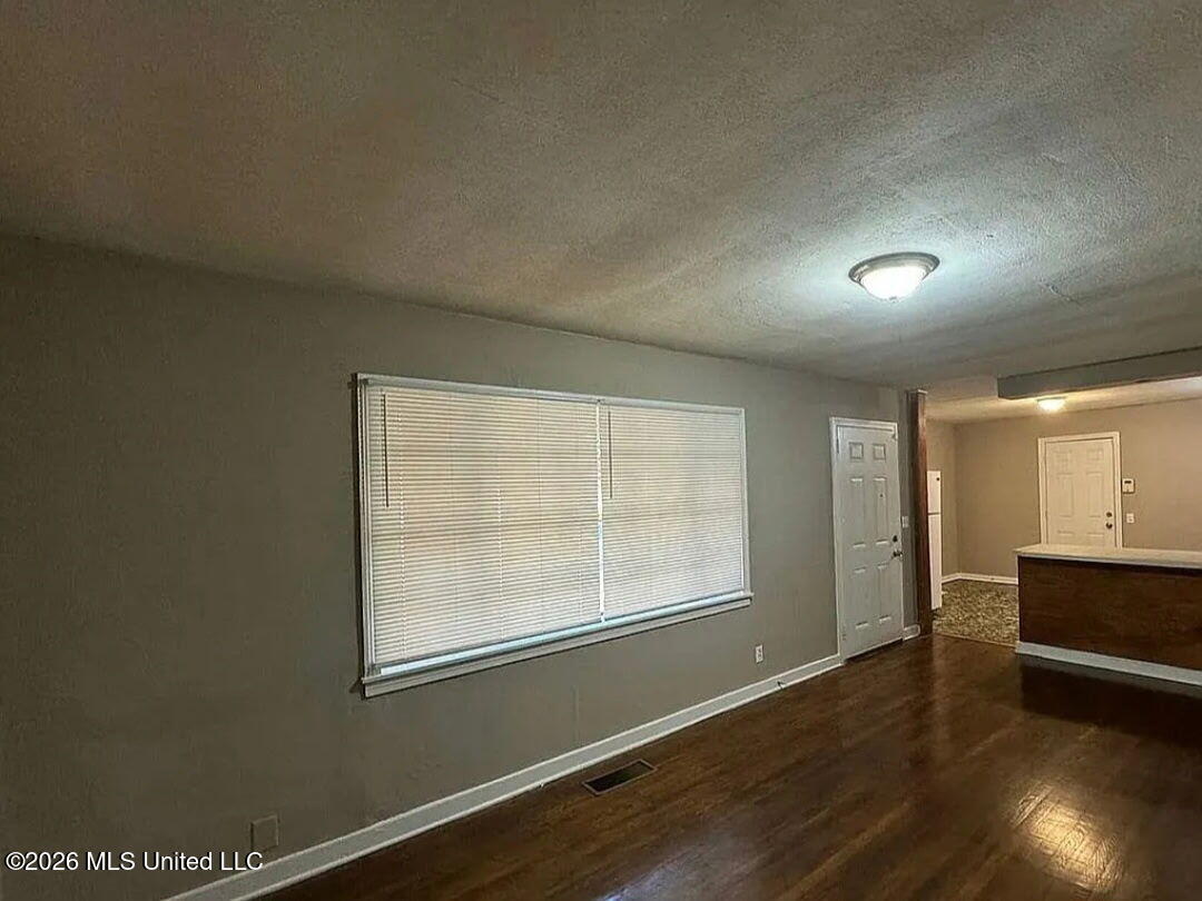 2914 Barwood Drive Property Photo 2