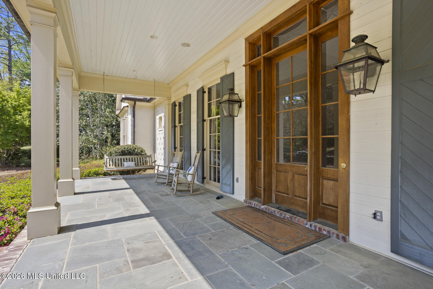 2526 Honeysuckle Lane Property Photo 5