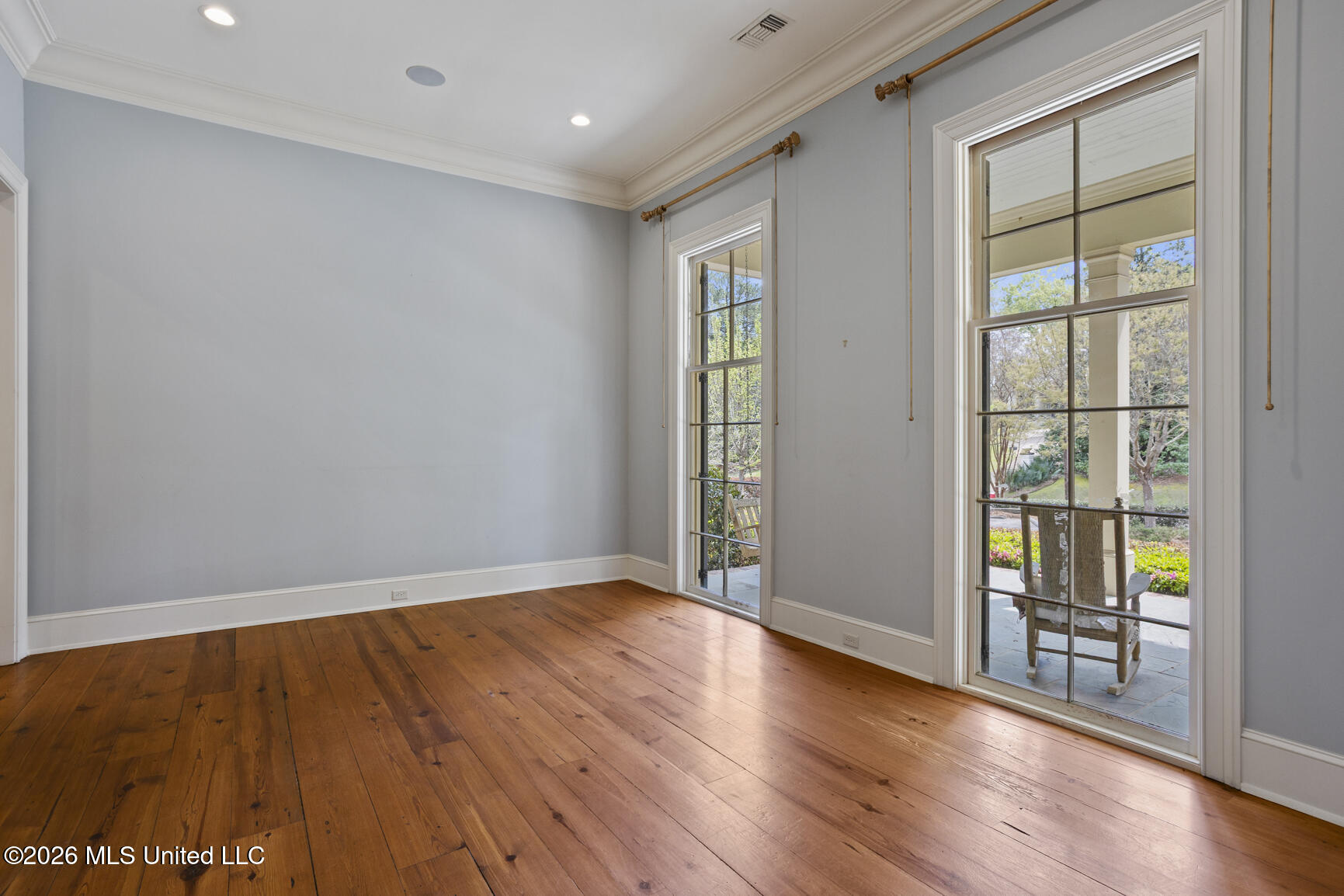 2526 Honeysuckle Lane Property Photo 7