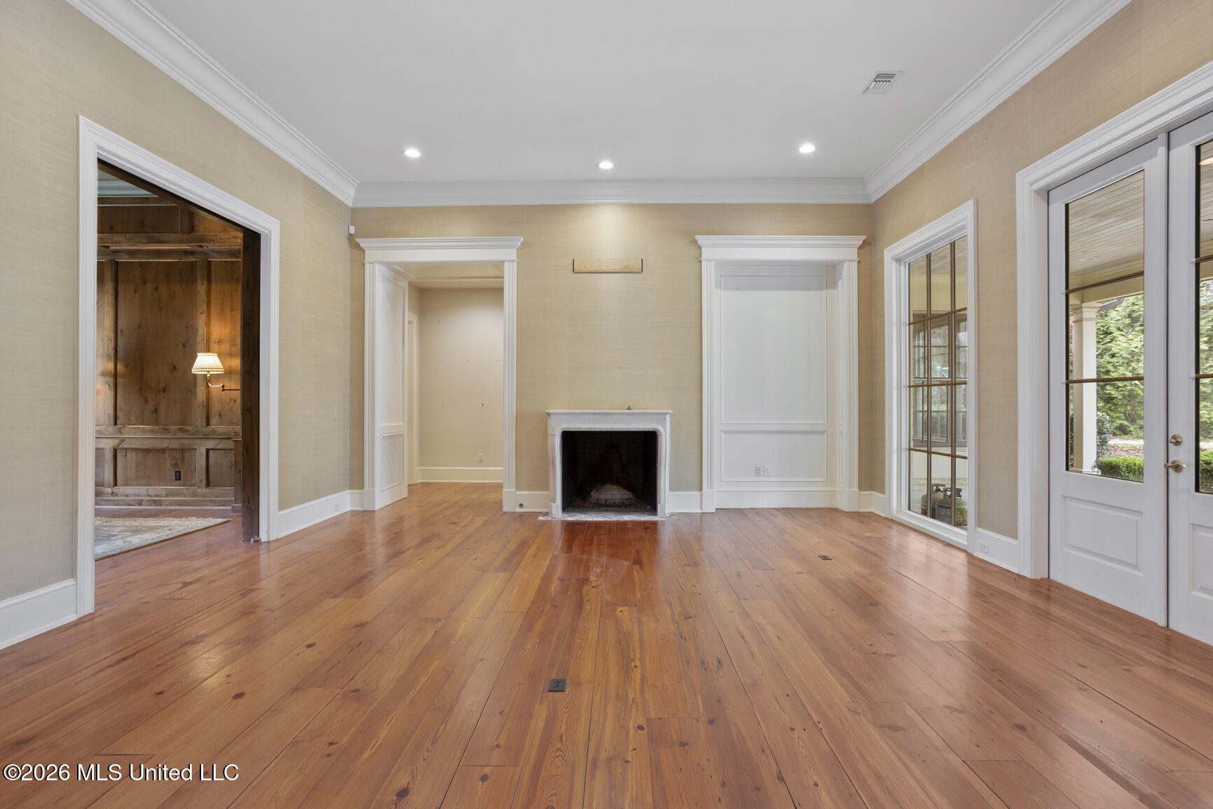 2526 Honeysuckle Lane Property Photo 9