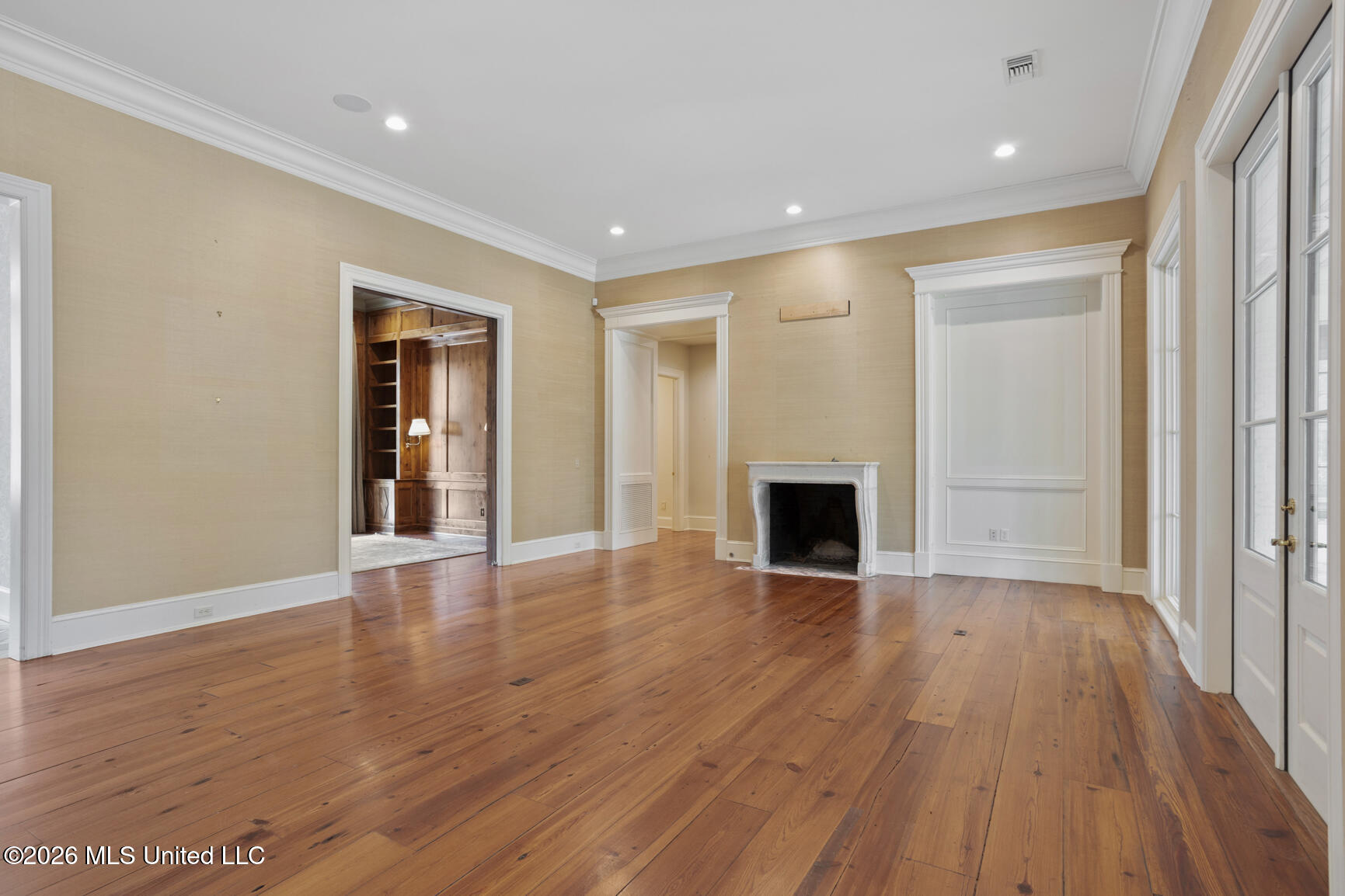 2526 Honeysuckle Lane Property Photo 10