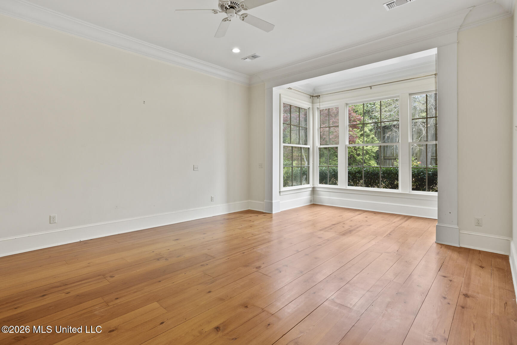 2526 Honeysuckle Lane Property Photo 14