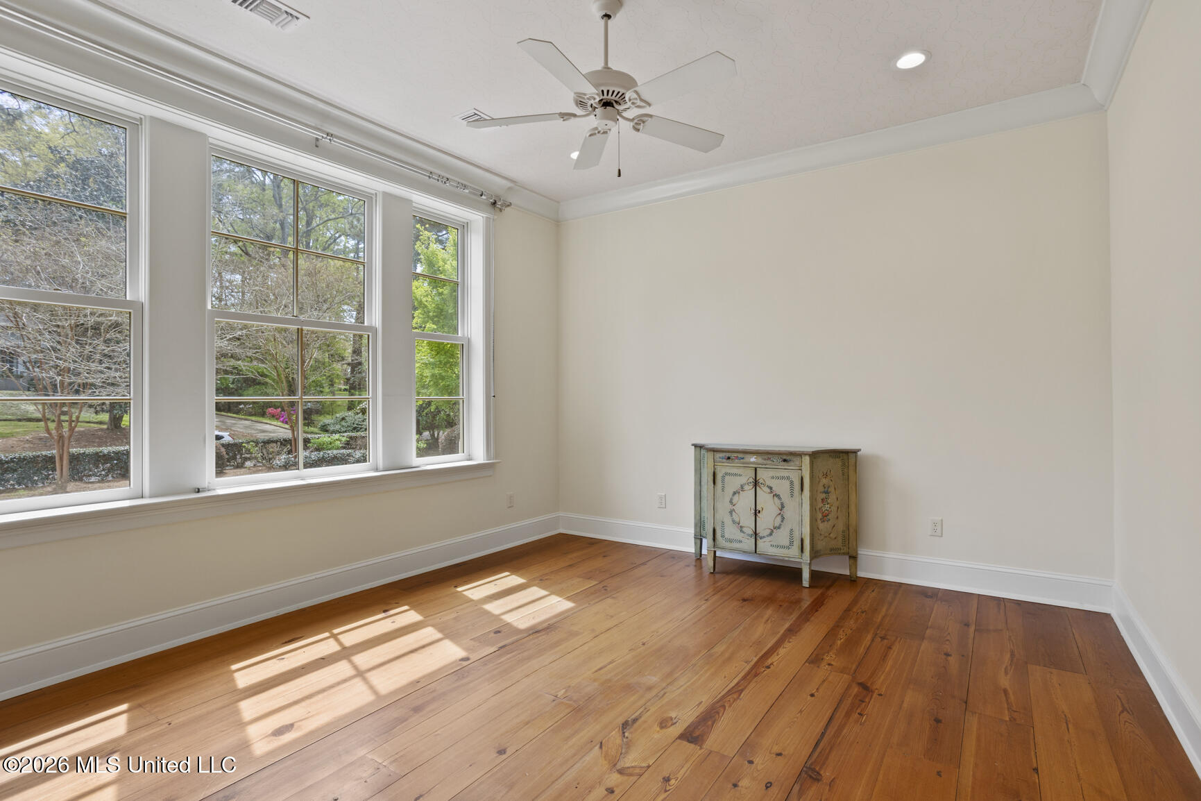2526 Honeysuckle Lane Property Photo 18
