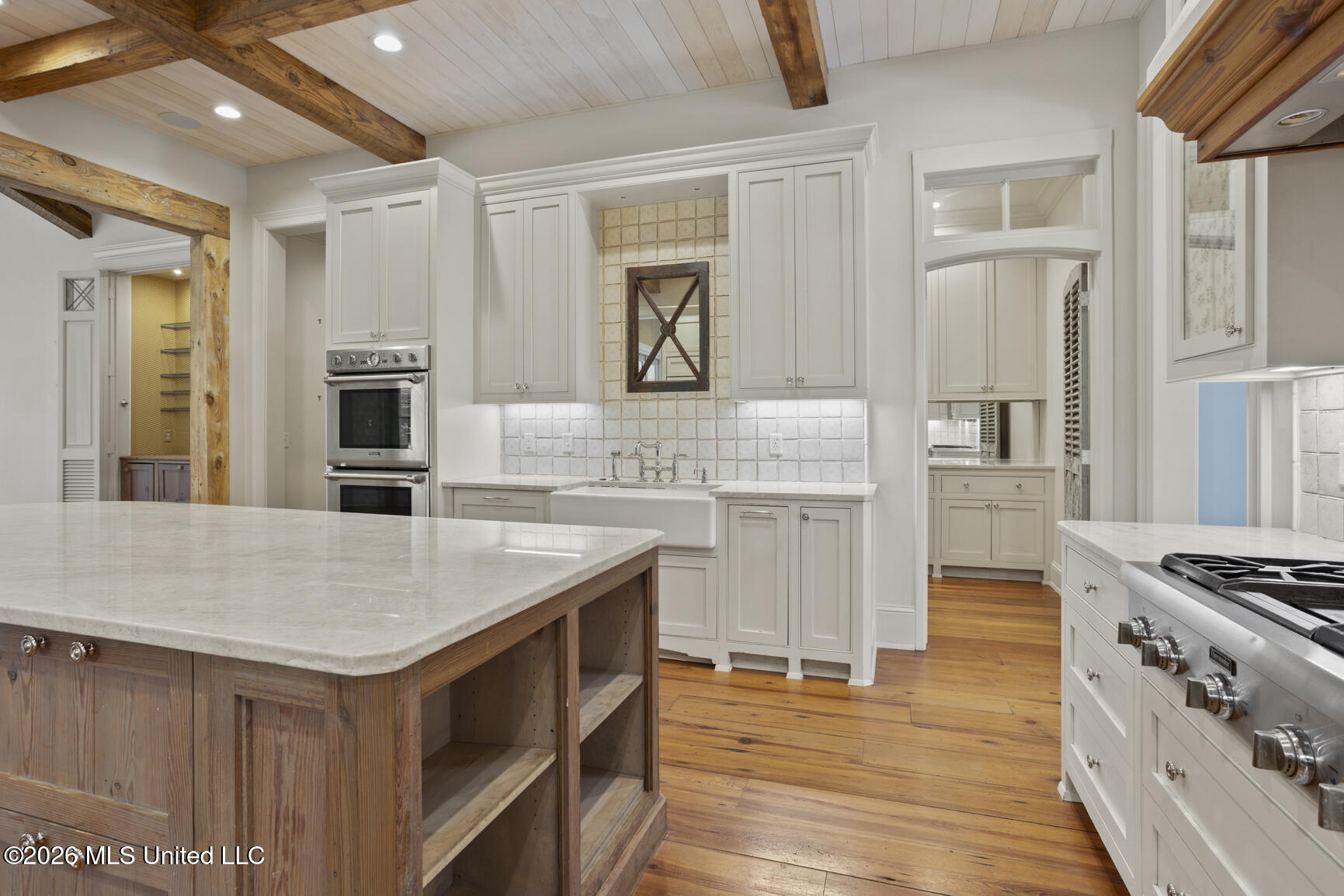 2526 Honeysuckle Lane Property Photo 24