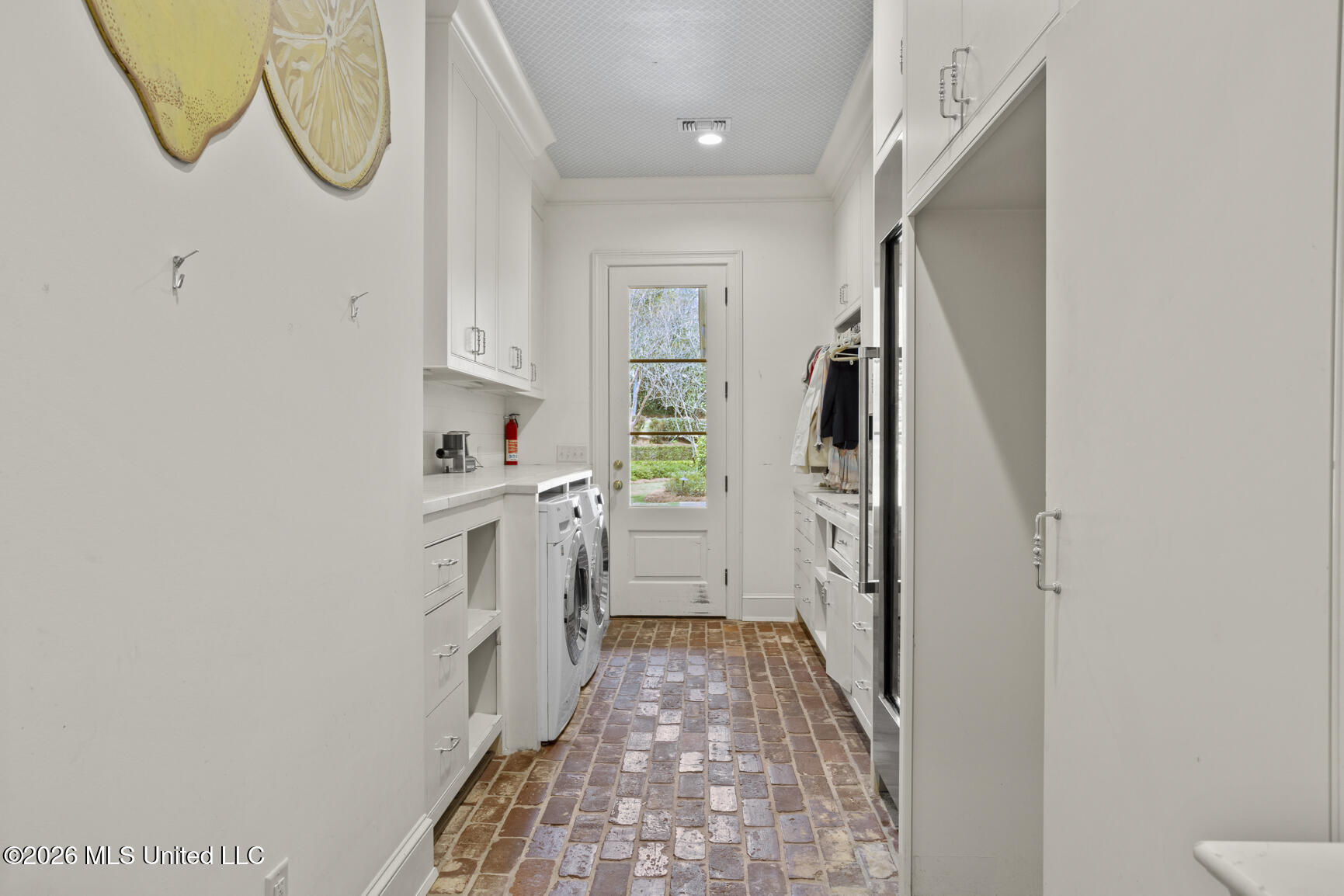 2526 Honeysuckle Lane Property Photo 28