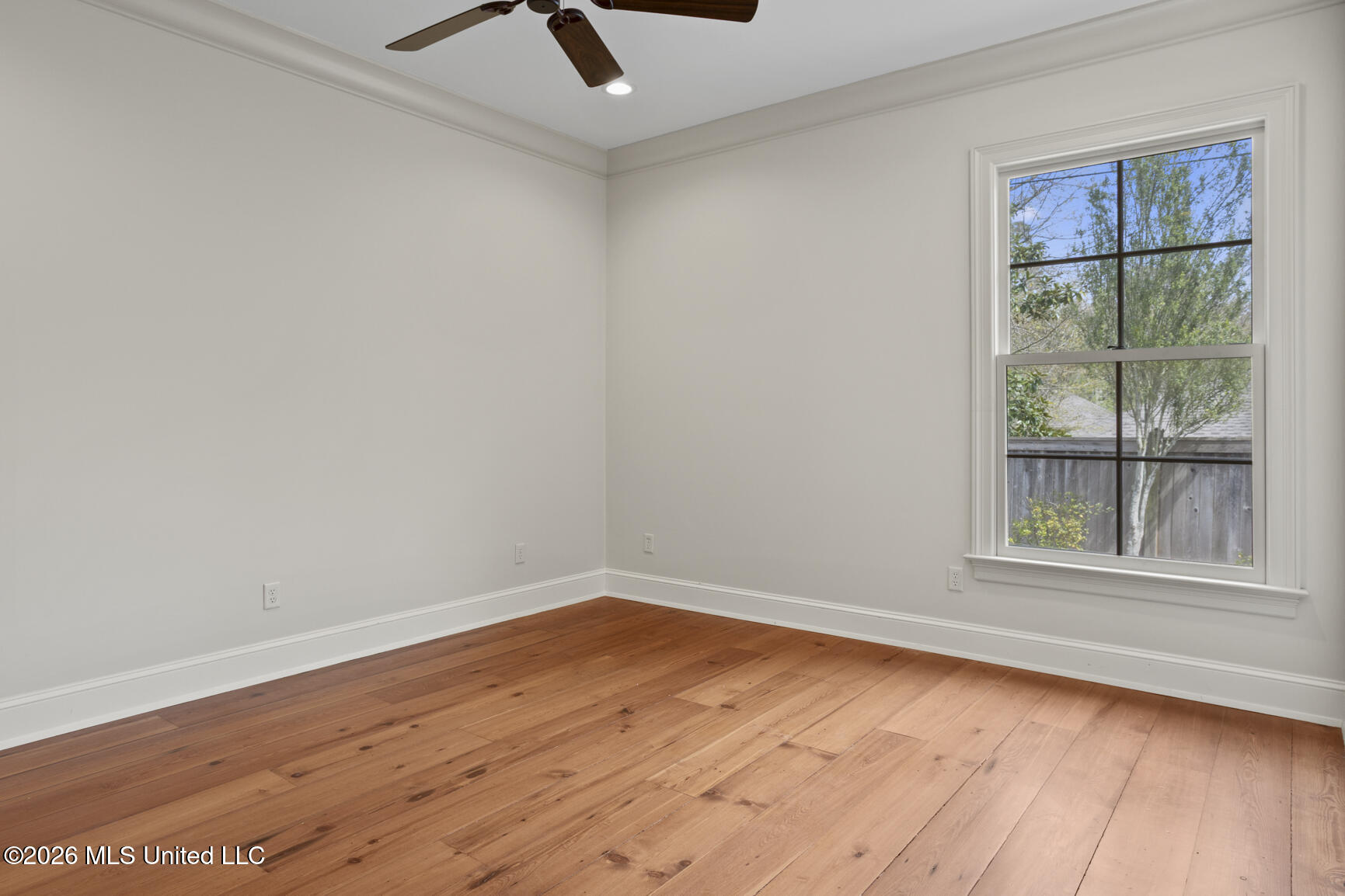 2526 Honeysuckle Lane Property Photo 32
