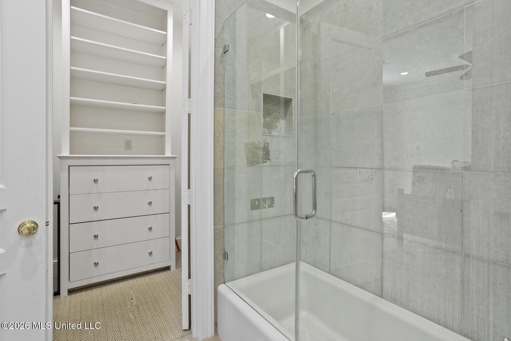2526 Honeysuckle Lane Property Photo 34
