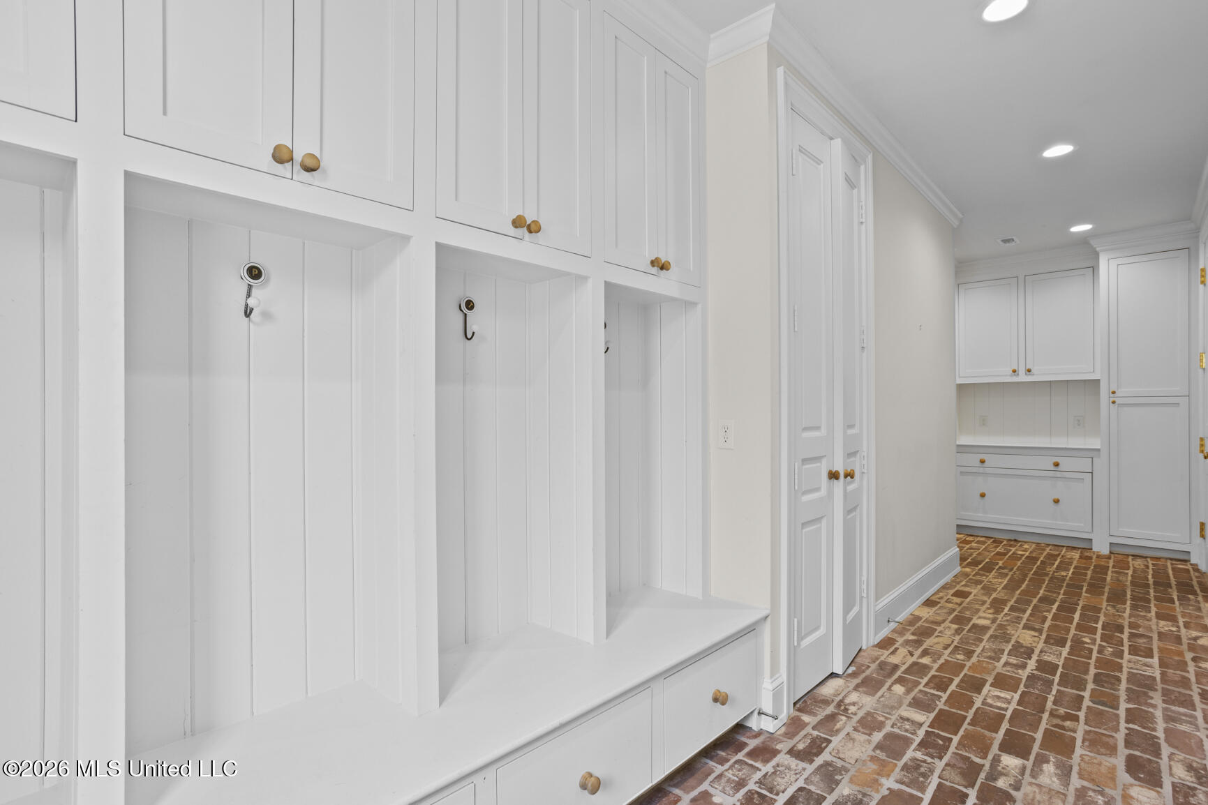 2526 Honeysuckle Lane Property Photo 44