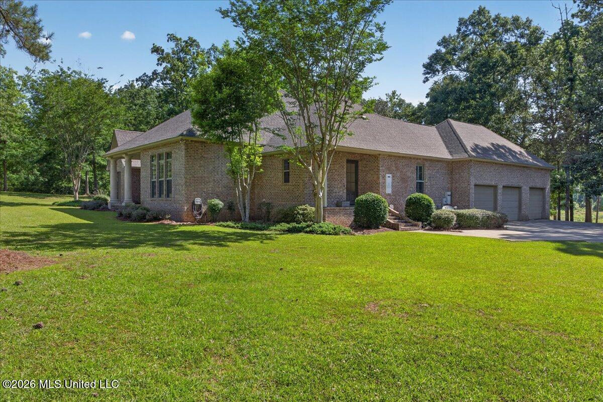 1043 Stonegate Drive Property Photo 4