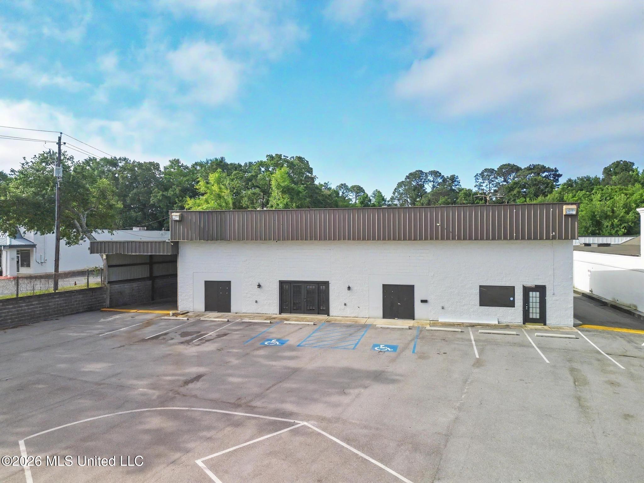 2596 Bienville Boulevard Property Photo 7