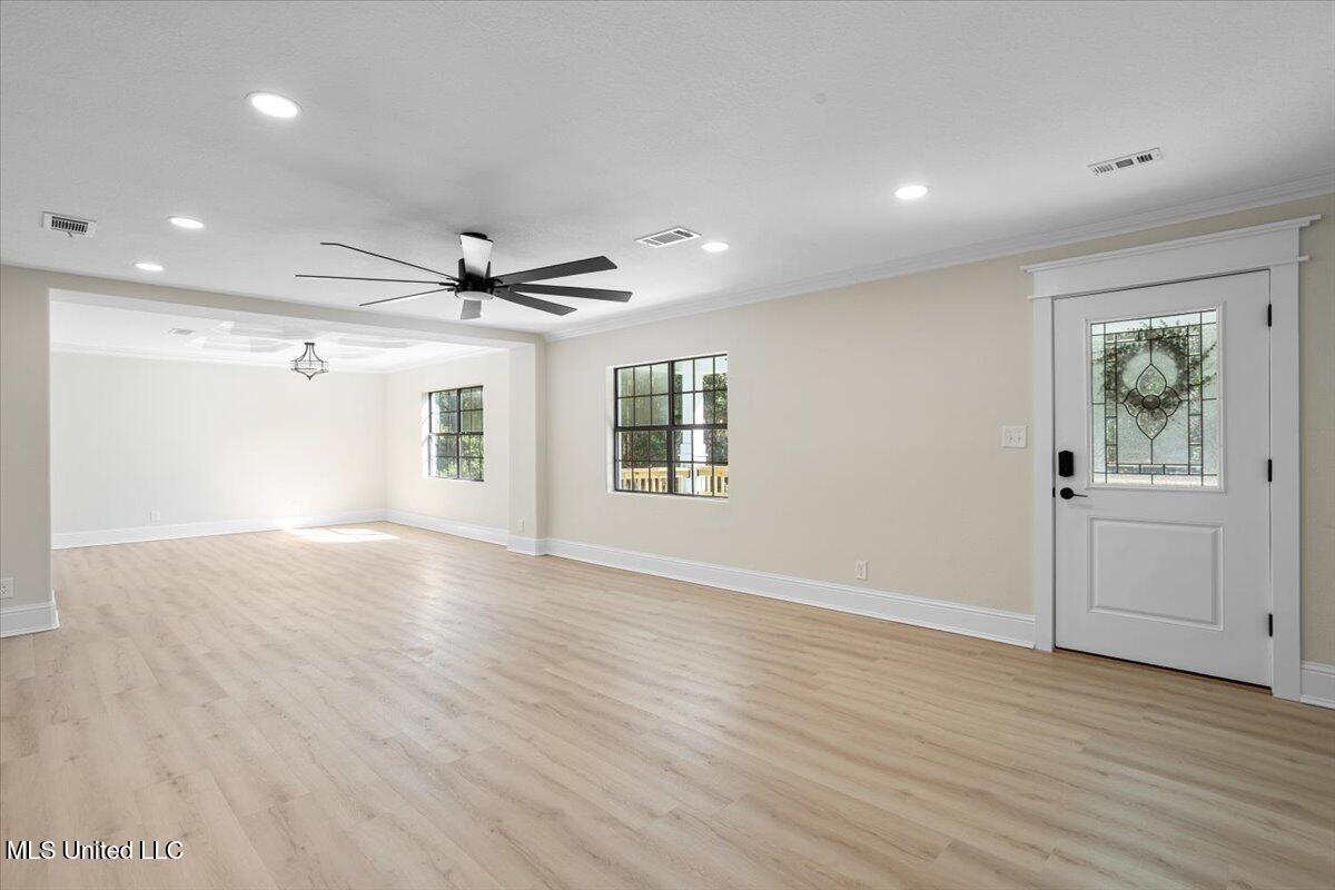 749 E North Street Property Photo 14