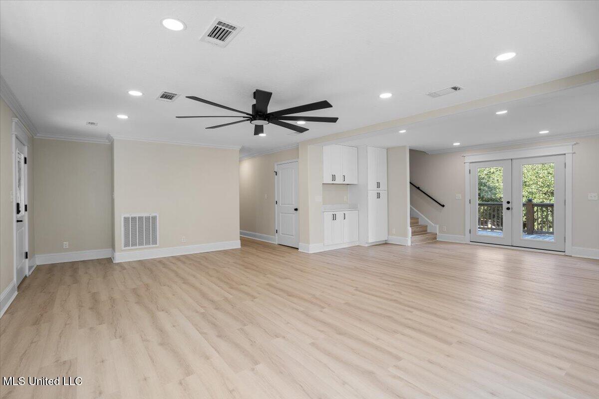 749 E North Street Property Photo 16