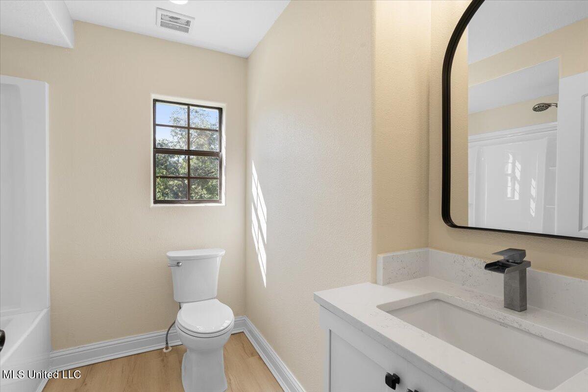 749 E North Street Property Photo 33