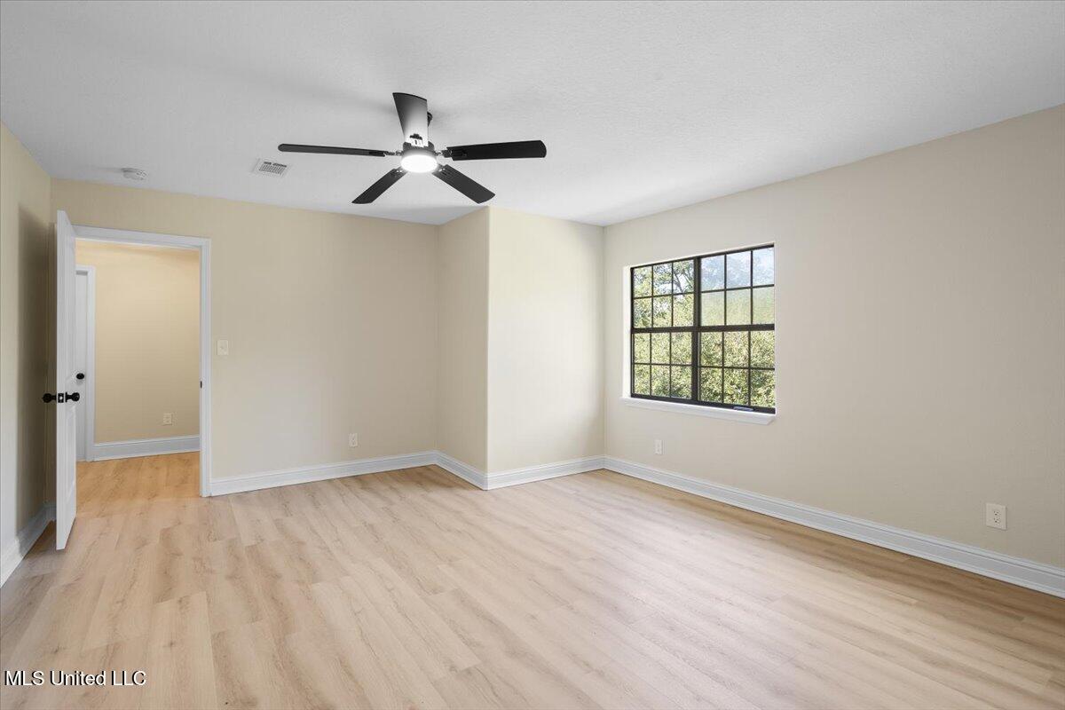 749 E North Street Property Photo 37